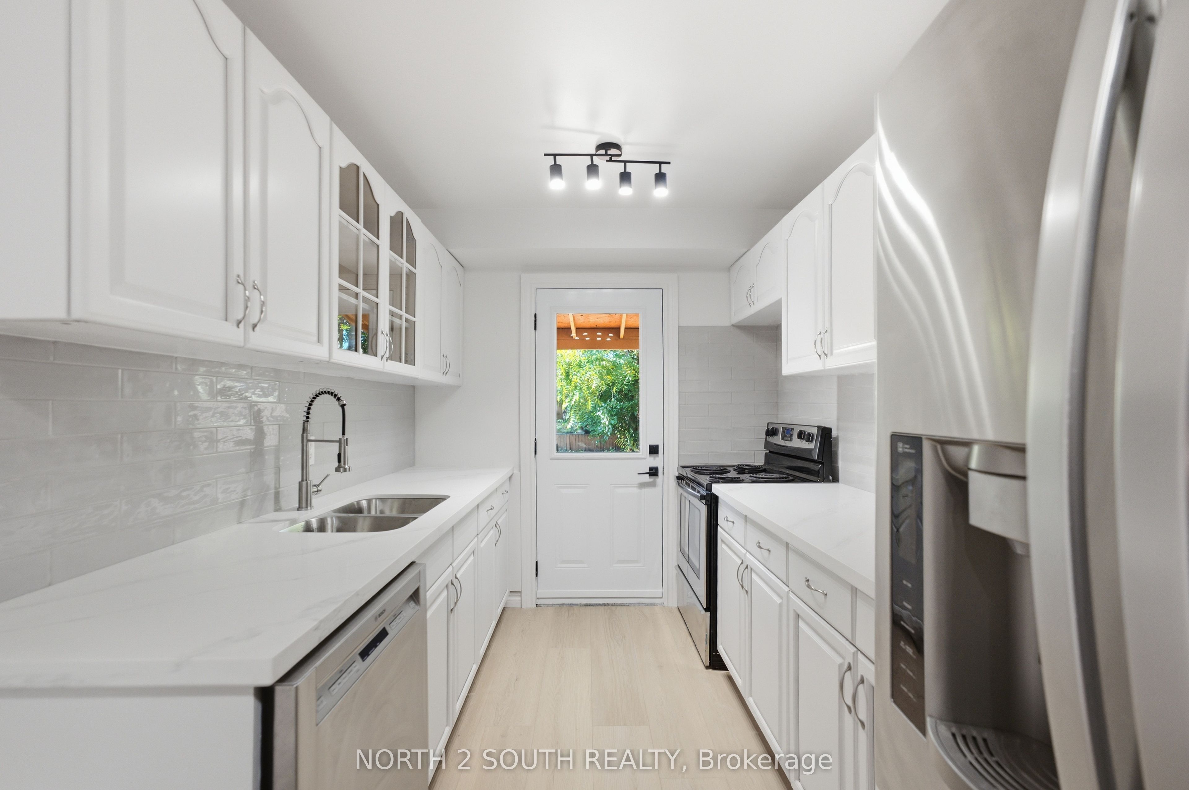 20 Gledhill Crescent, Hamilton, ON L9C 6H4 photo 4