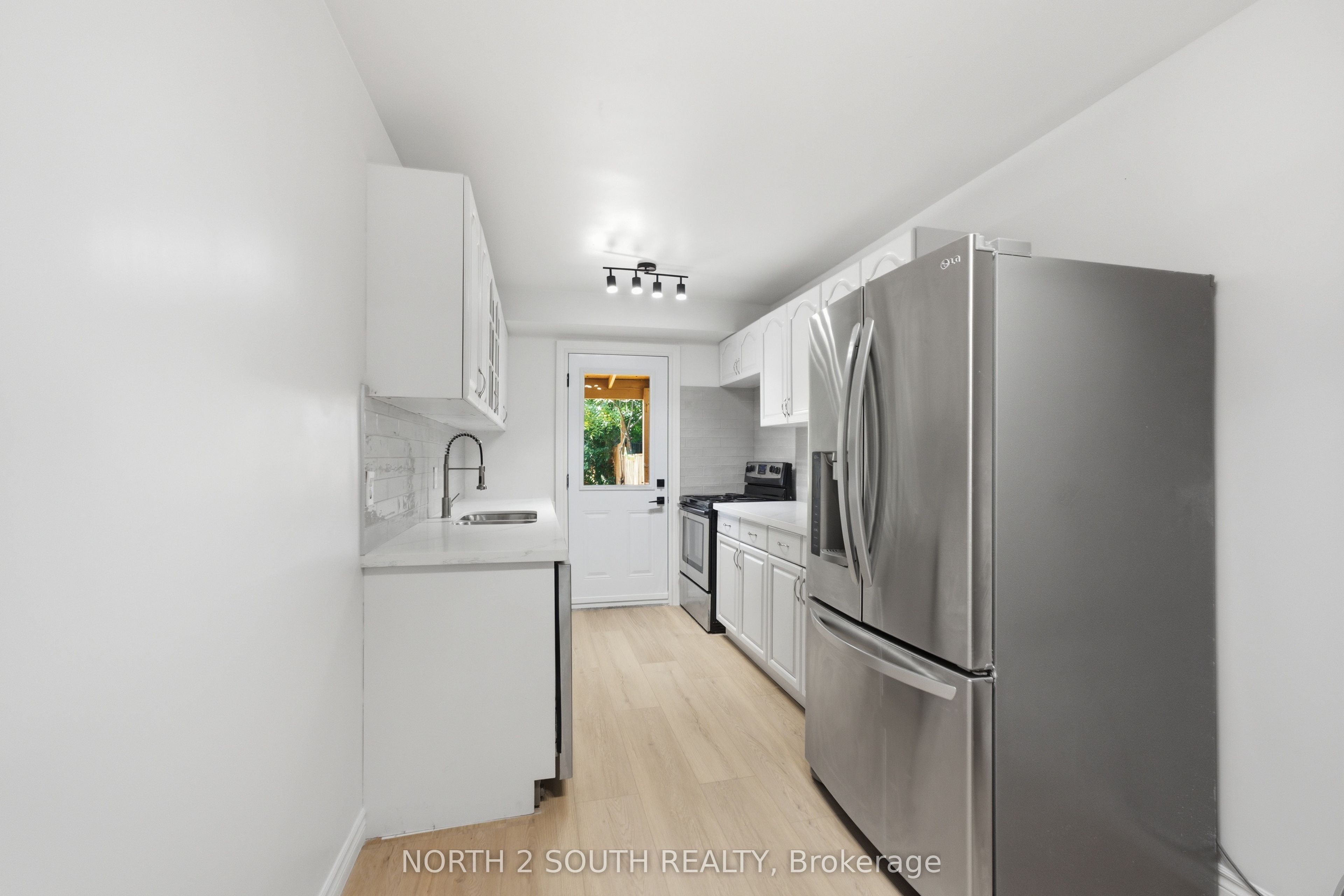 20 Gledhill Crescent, Hamilton, ON L9C 6H4 photo 5