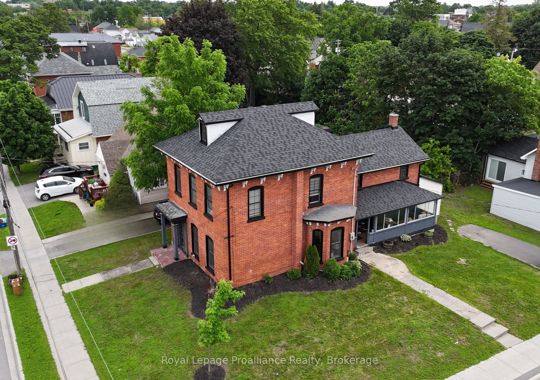 83 Cedar Street, Belleville, ON K8P 3M3 photo 2