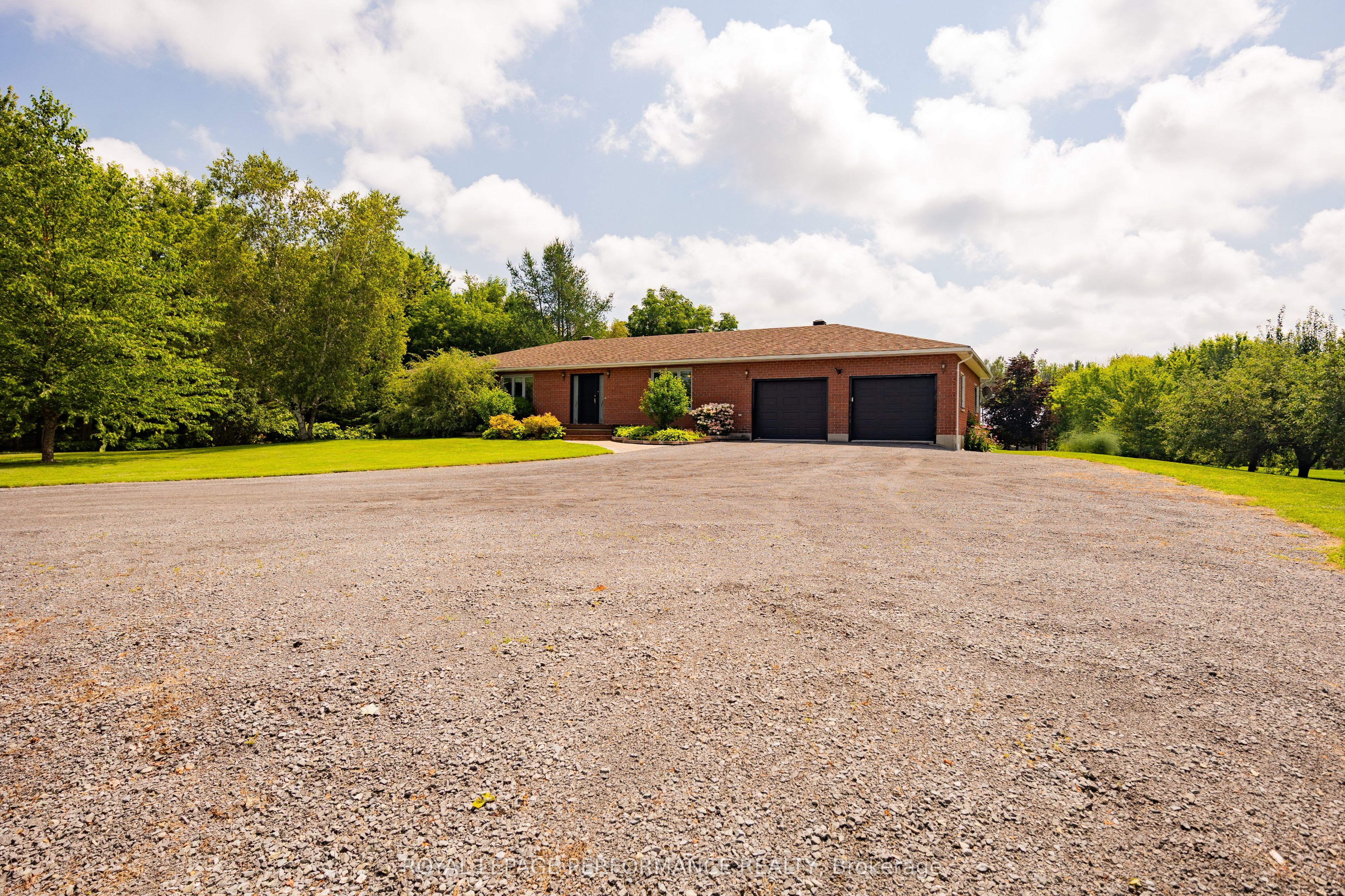 3610 Cloverside Road, North Stormont, ON K0C 1C0