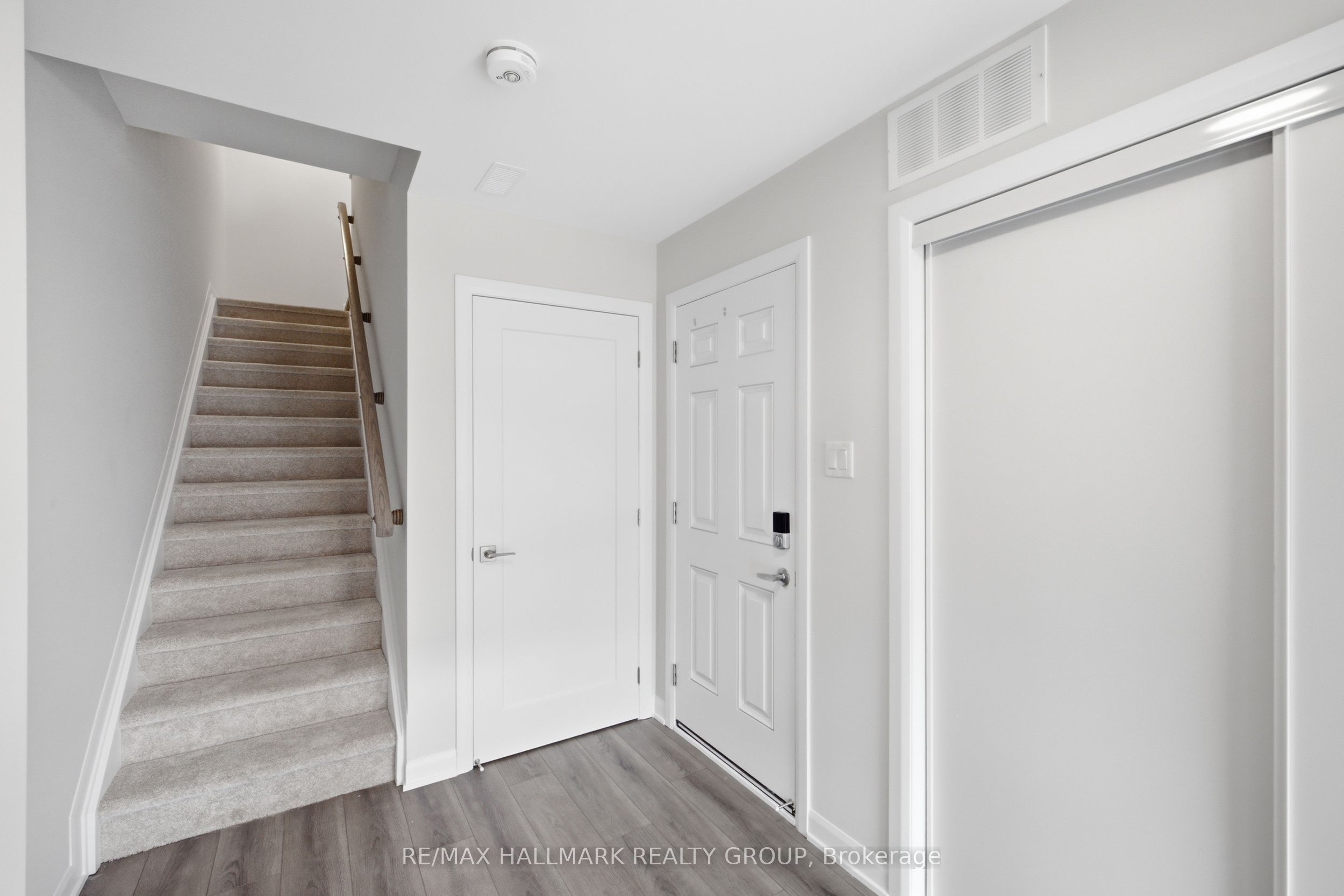 783 Tadpole Crescent, Barrhaven, ON K2J 7M9 photo 5