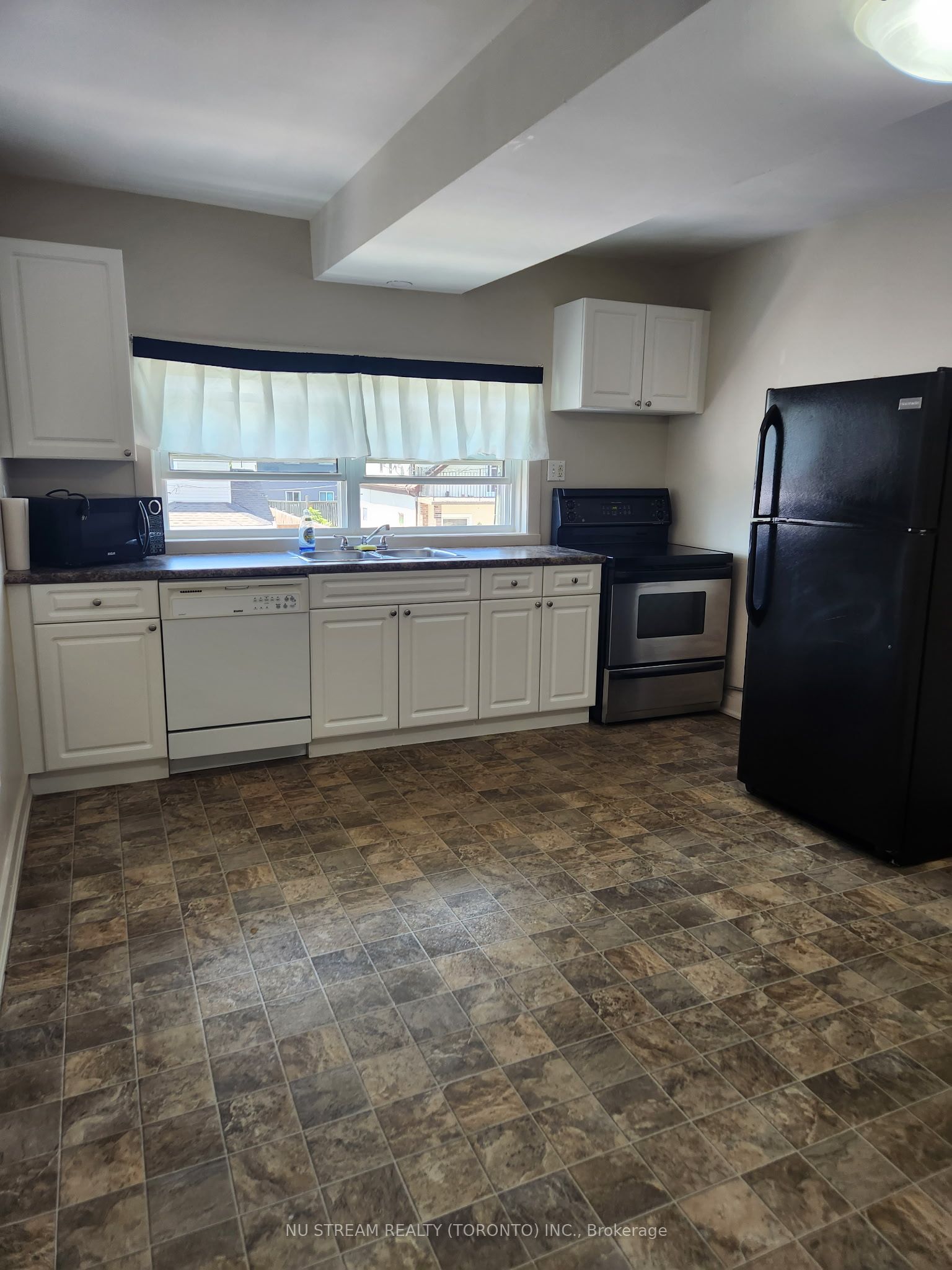 5696 Buchanan Avenue Upper, Niagara Falls, ON L2G 3V1
