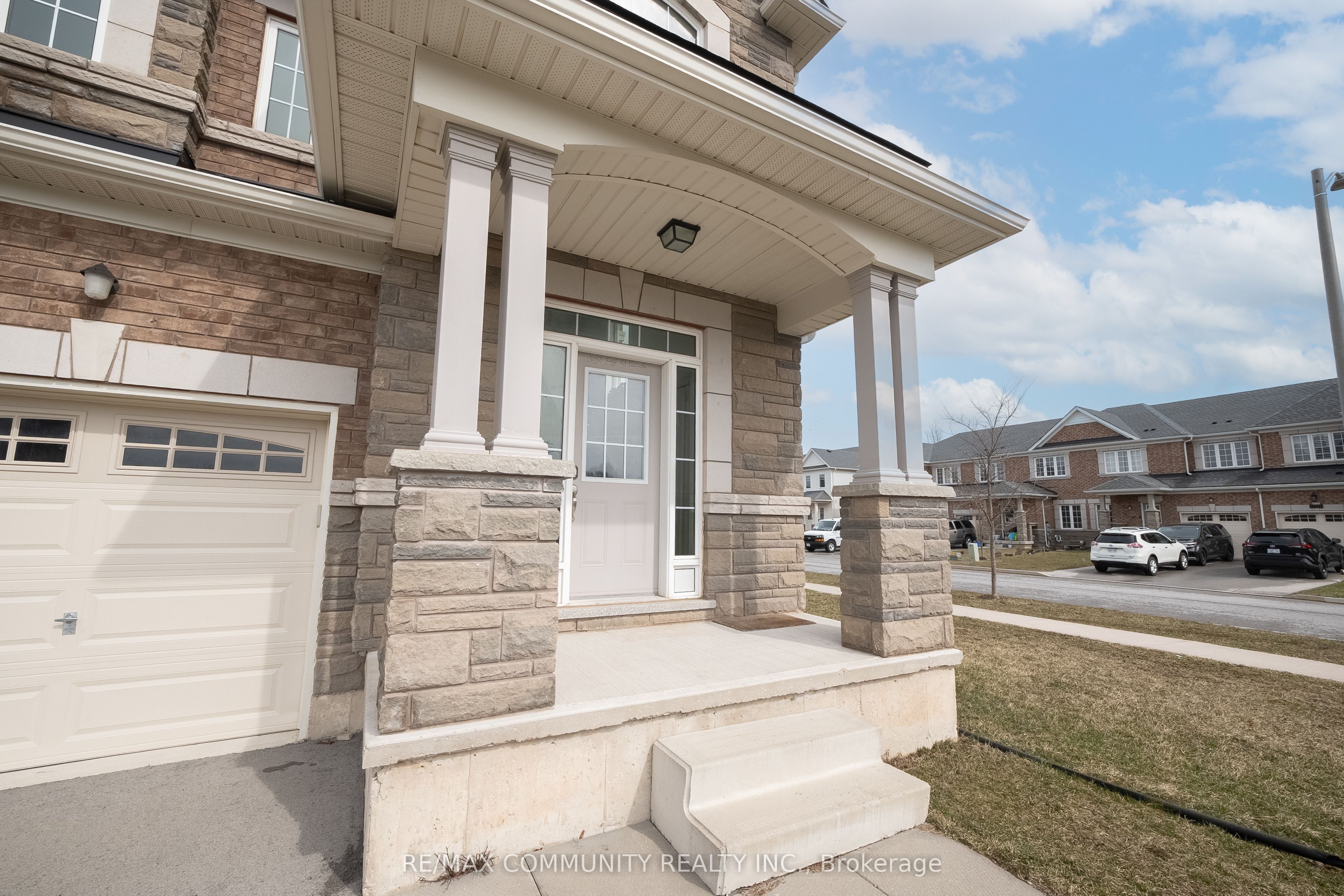1450 Sharon Drive, Fort Erie, ON L2A 0C8 photo 3