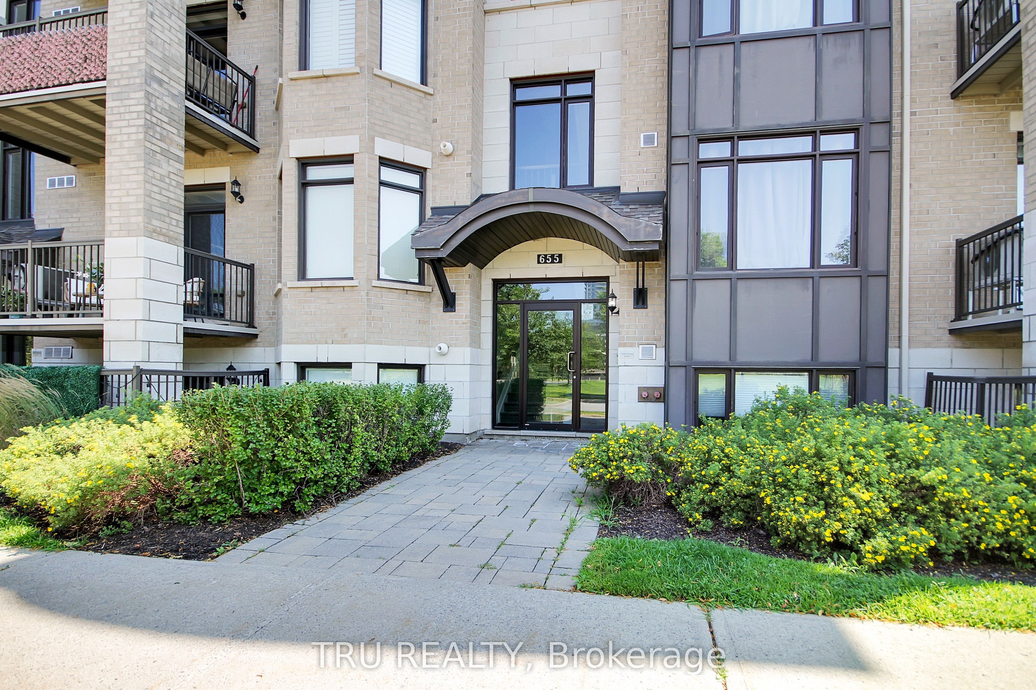 655 Beauparc Private 404, Cyrville - Carson Grove - Pineview, ON K1J 0B6 photo 2