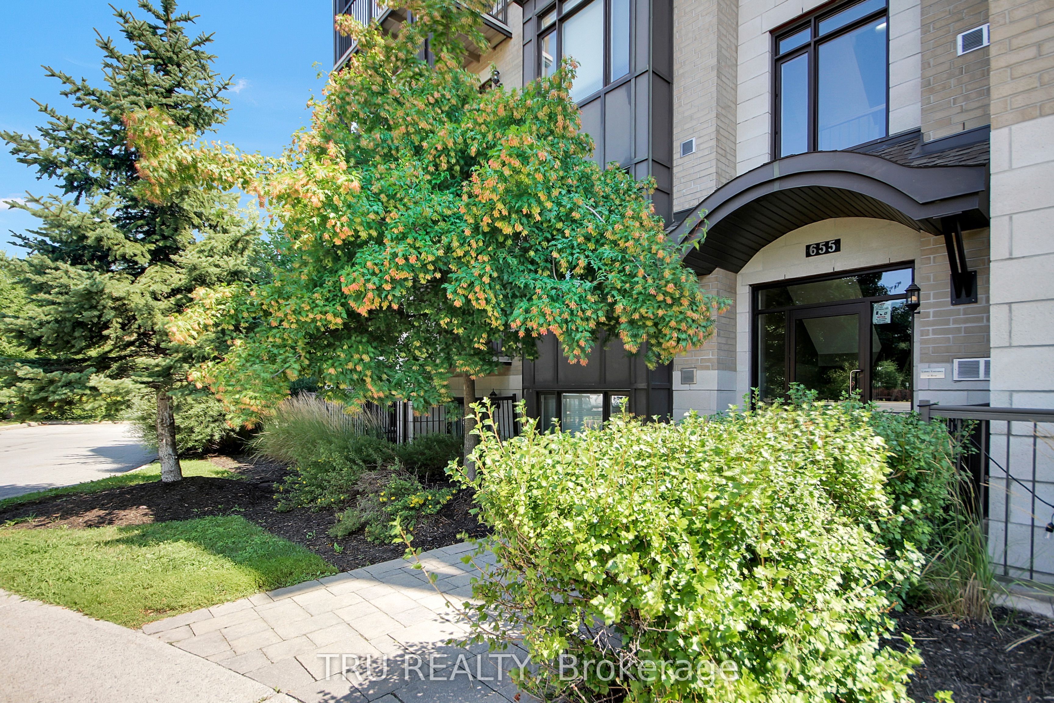 655 Beauparc Private 404, Cyrville - Carson Grove - Pineview, ON K1J 0B6 photo 3