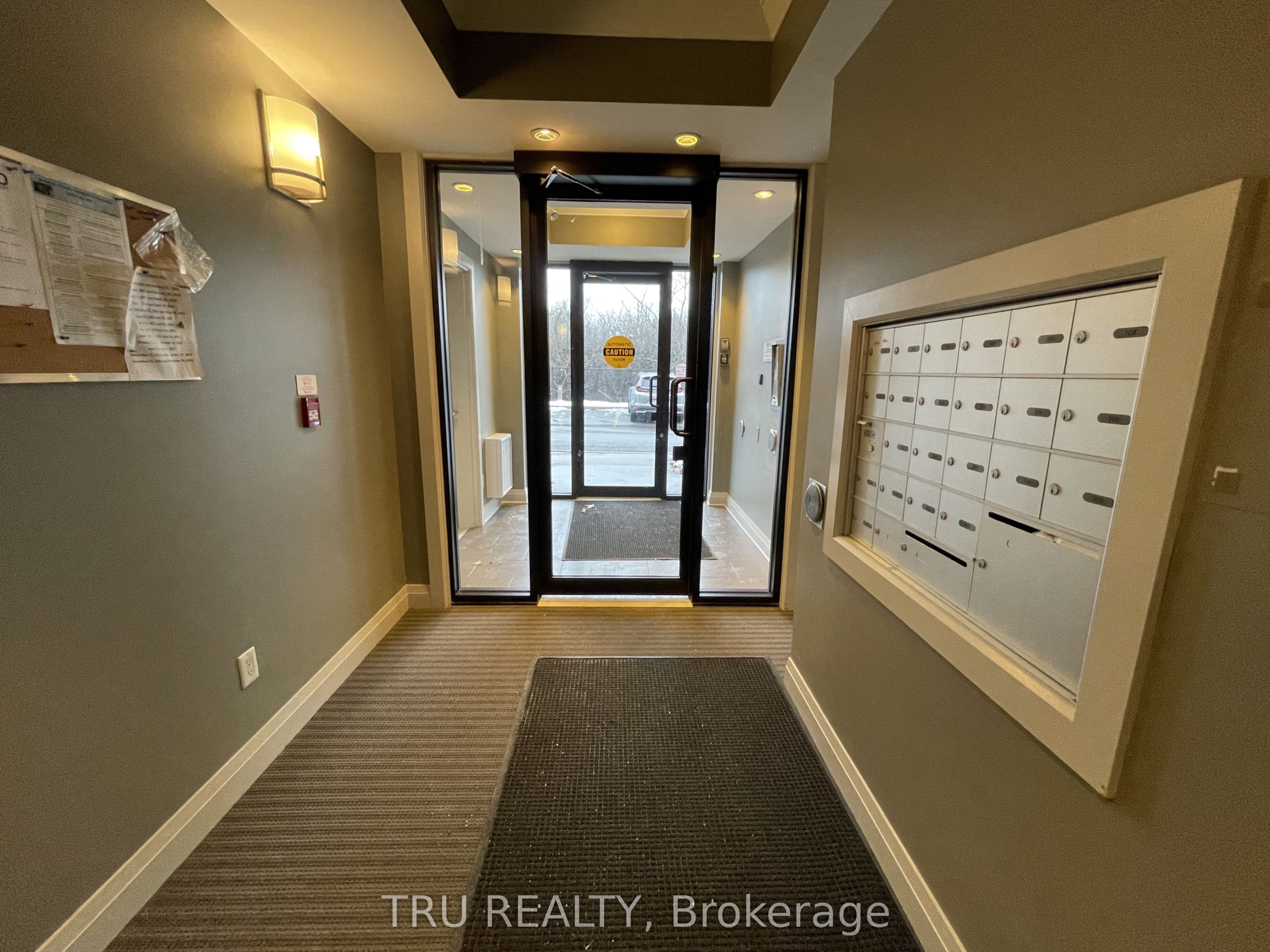 655 Beauparc Private 404, Cyrville - Carson Grove - Pineview, ON K1J 0B6 photo 4