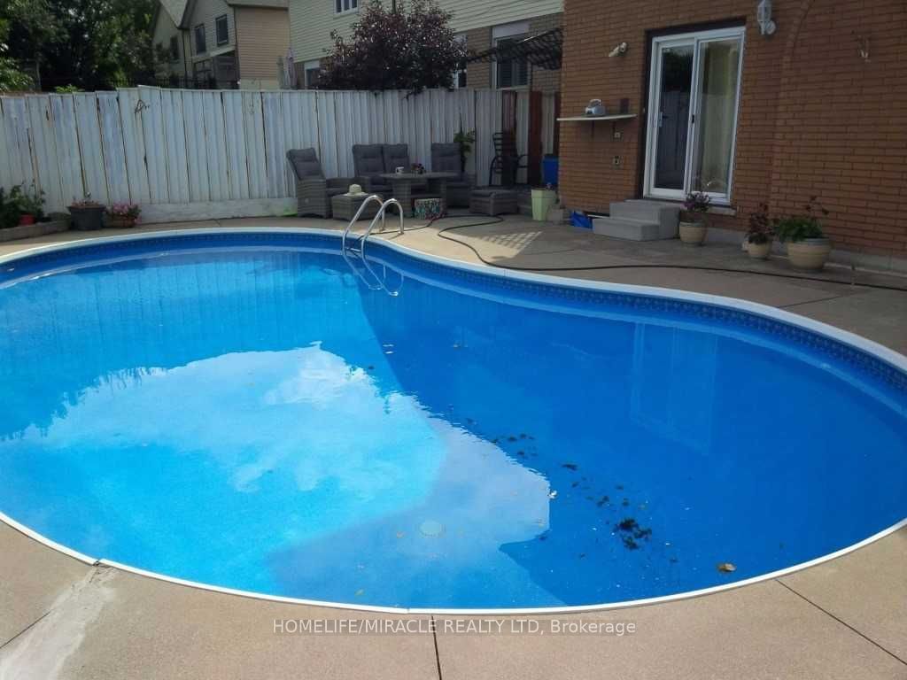 575 Upper Horning Road, Hamilton, ON L9C 7P8 photo 3