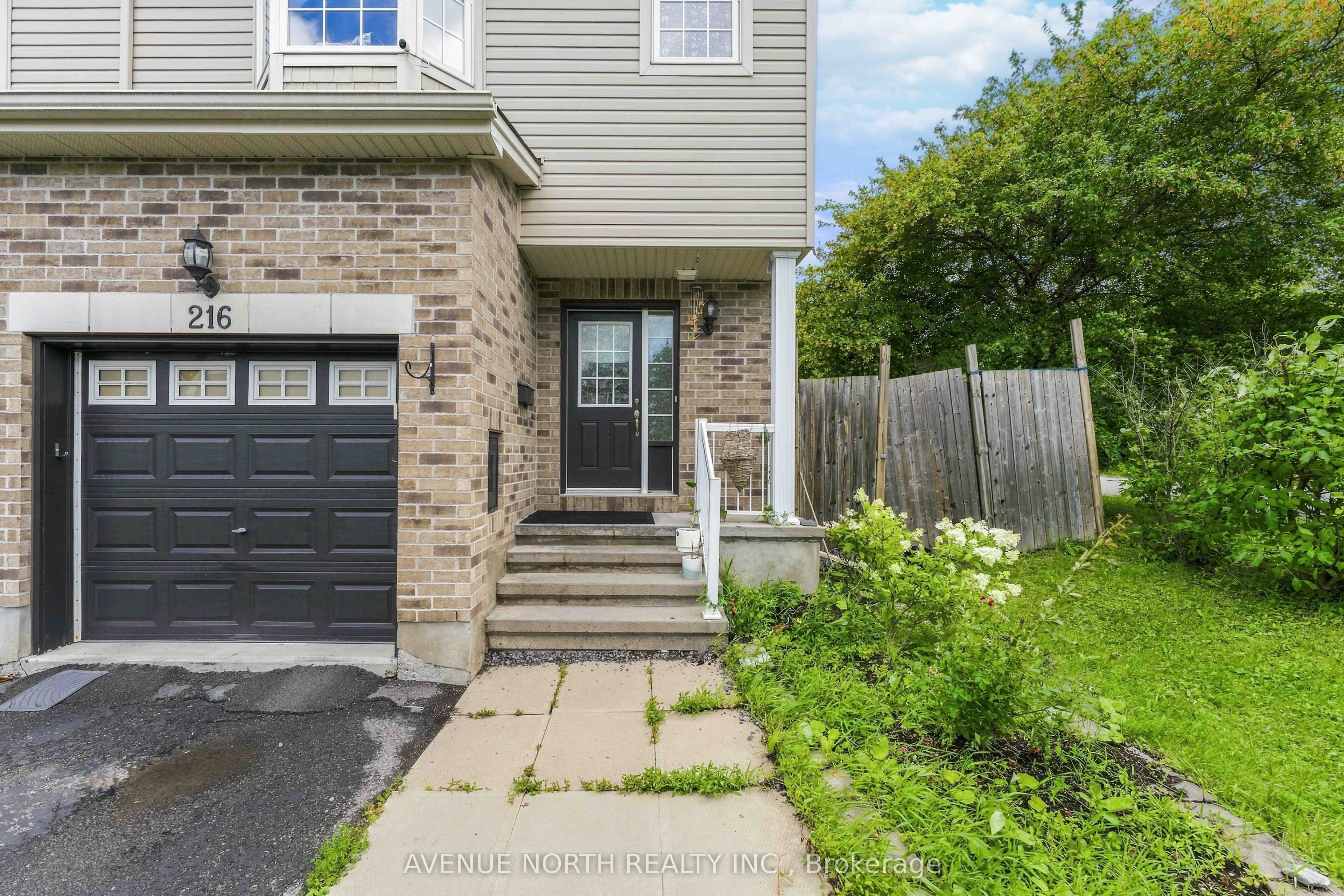 216 Cityview Crescent, Orleans - Cumberland and Area, ON K4A 0T9 photo 4