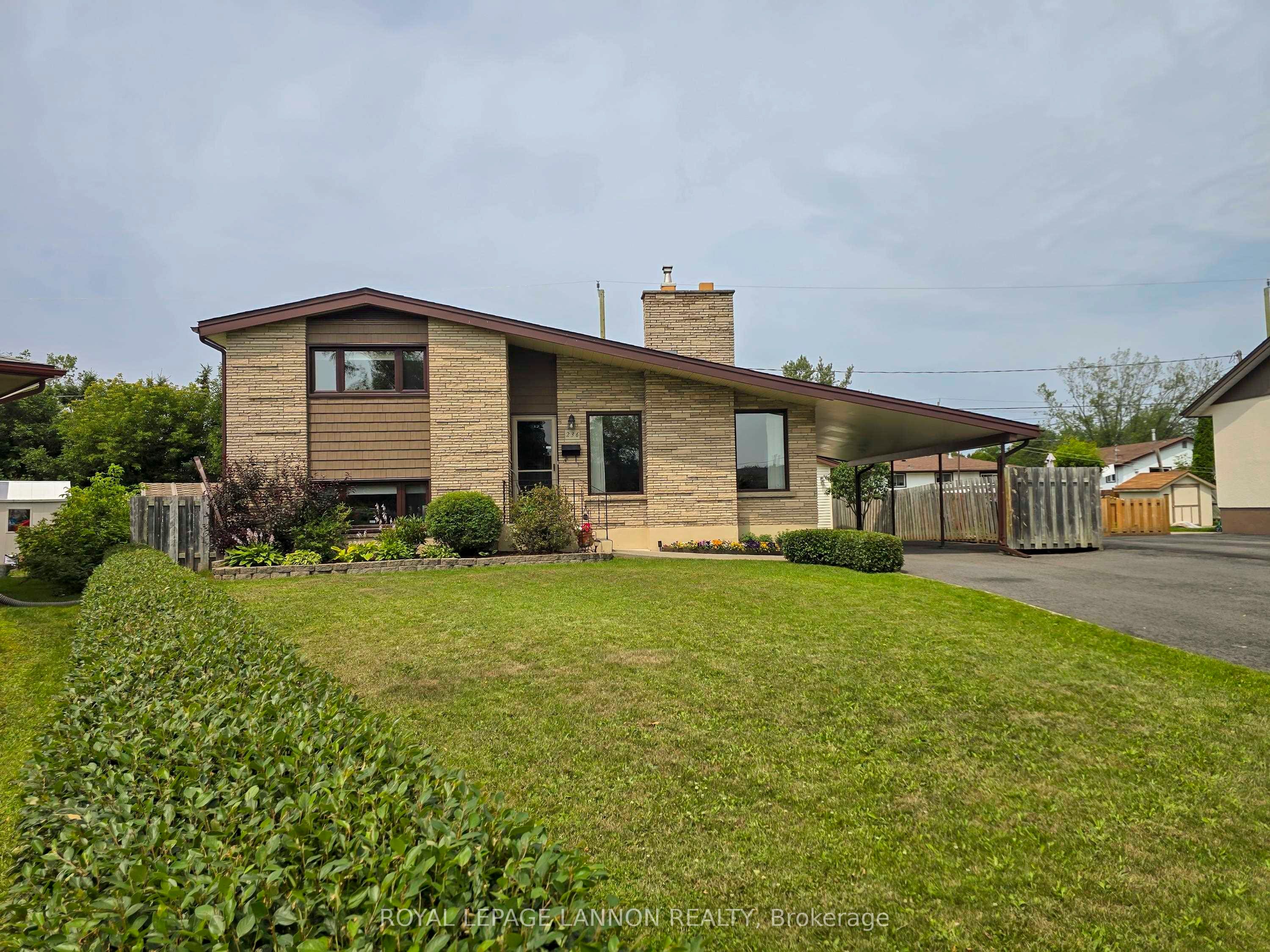 236 Poplar Ave, Thunder Bay, ON P7B 1V9 photo 2
