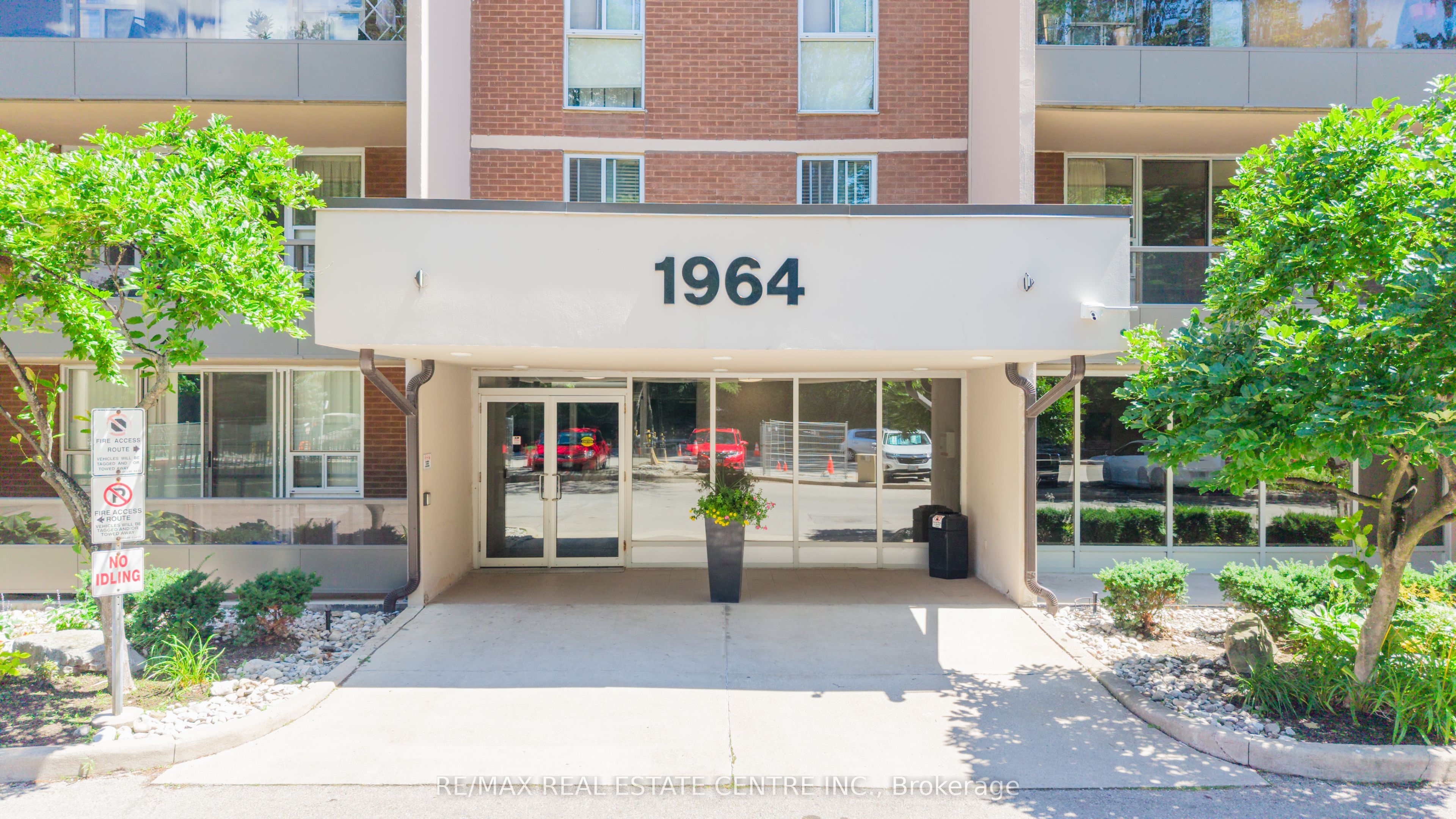 1964 Main Street W 806, Hamilton, ON L8S 1J5 photo 3