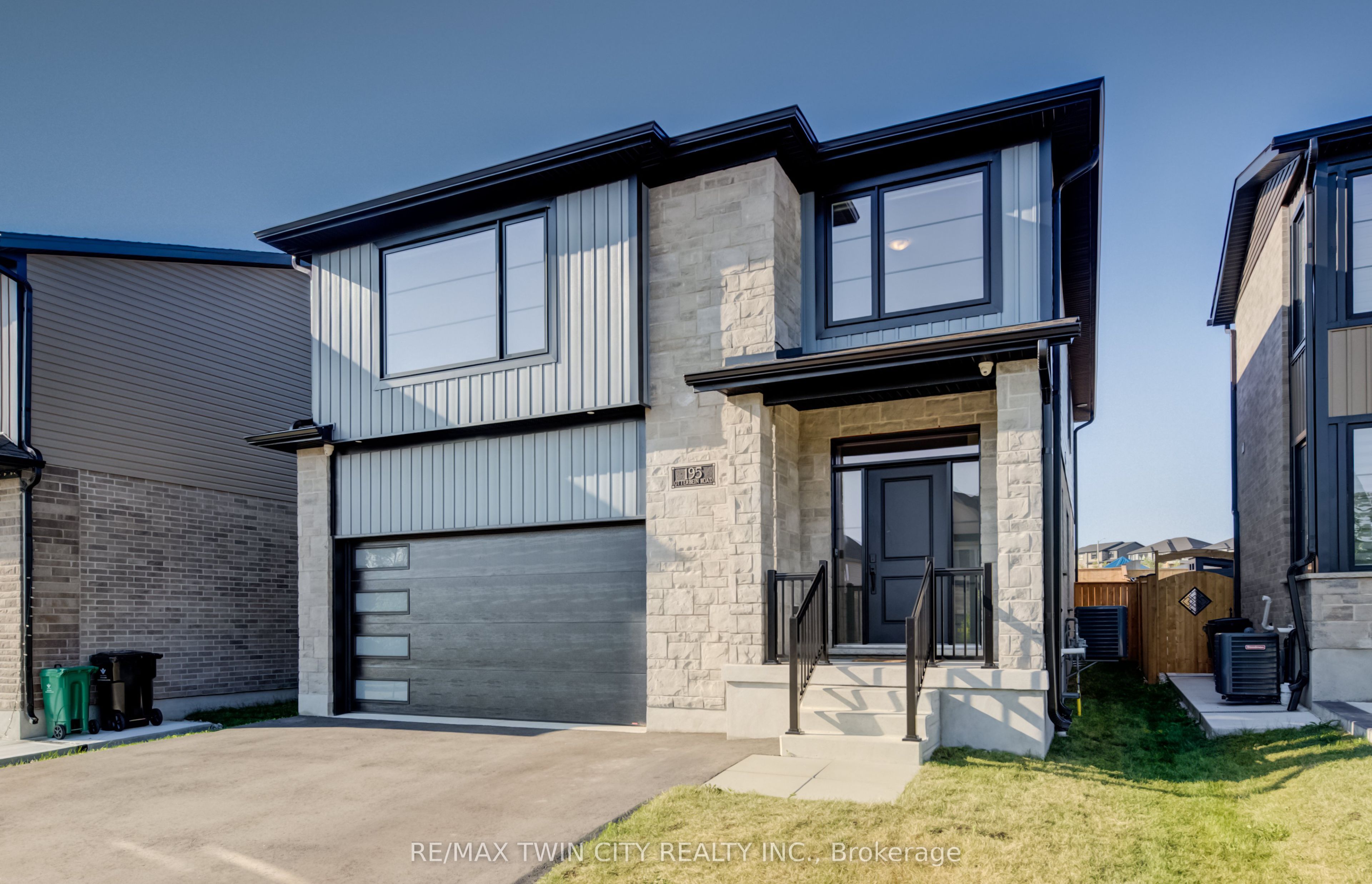 195 Otterbein Road, Kitchener, ON N2B 0A8 photo 3