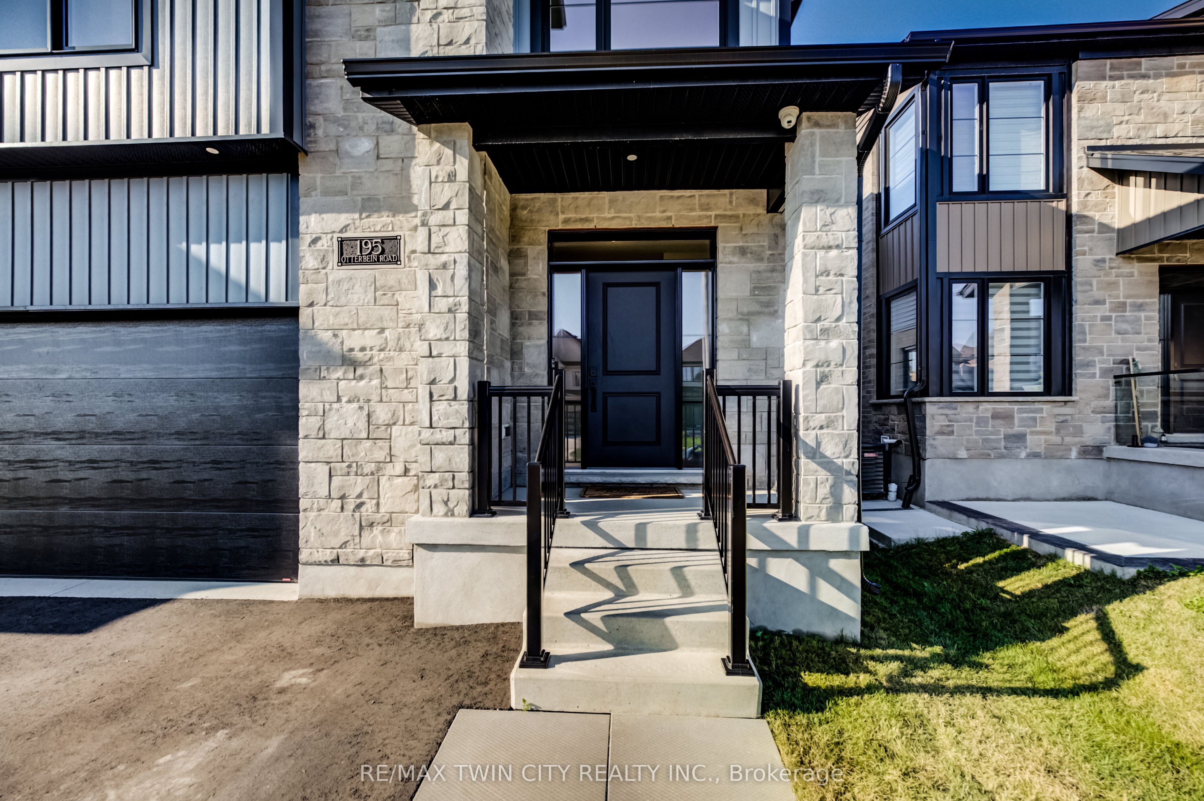 195 Otterbein Road, Kitchener, ON N2B 0A8 photo 4