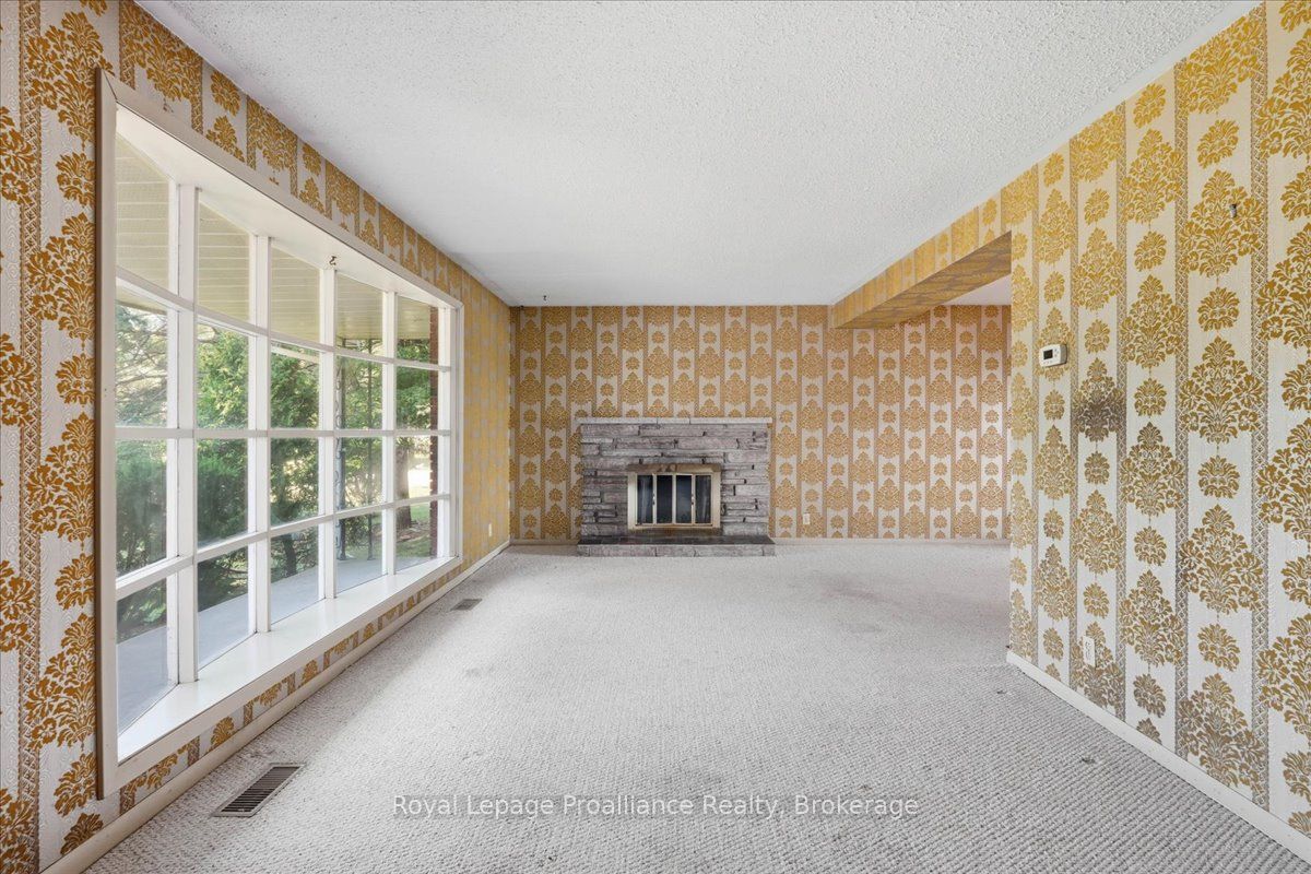 1658 Old Highway 2, Quinte West, ON K8N 4Z2 photo 3