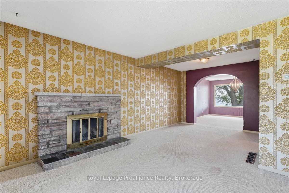 1658 Old Highway 2, Quinte West, ON K8N 4Z2 photo 4