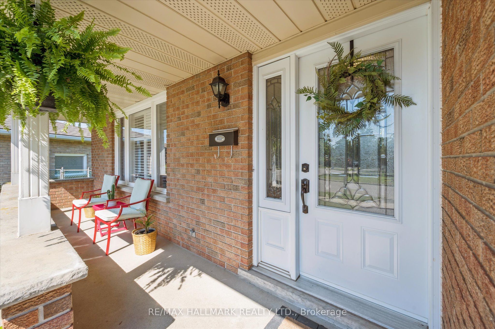 32 Warwick Court, Kitchener, ON N2E 2P1 photo 3