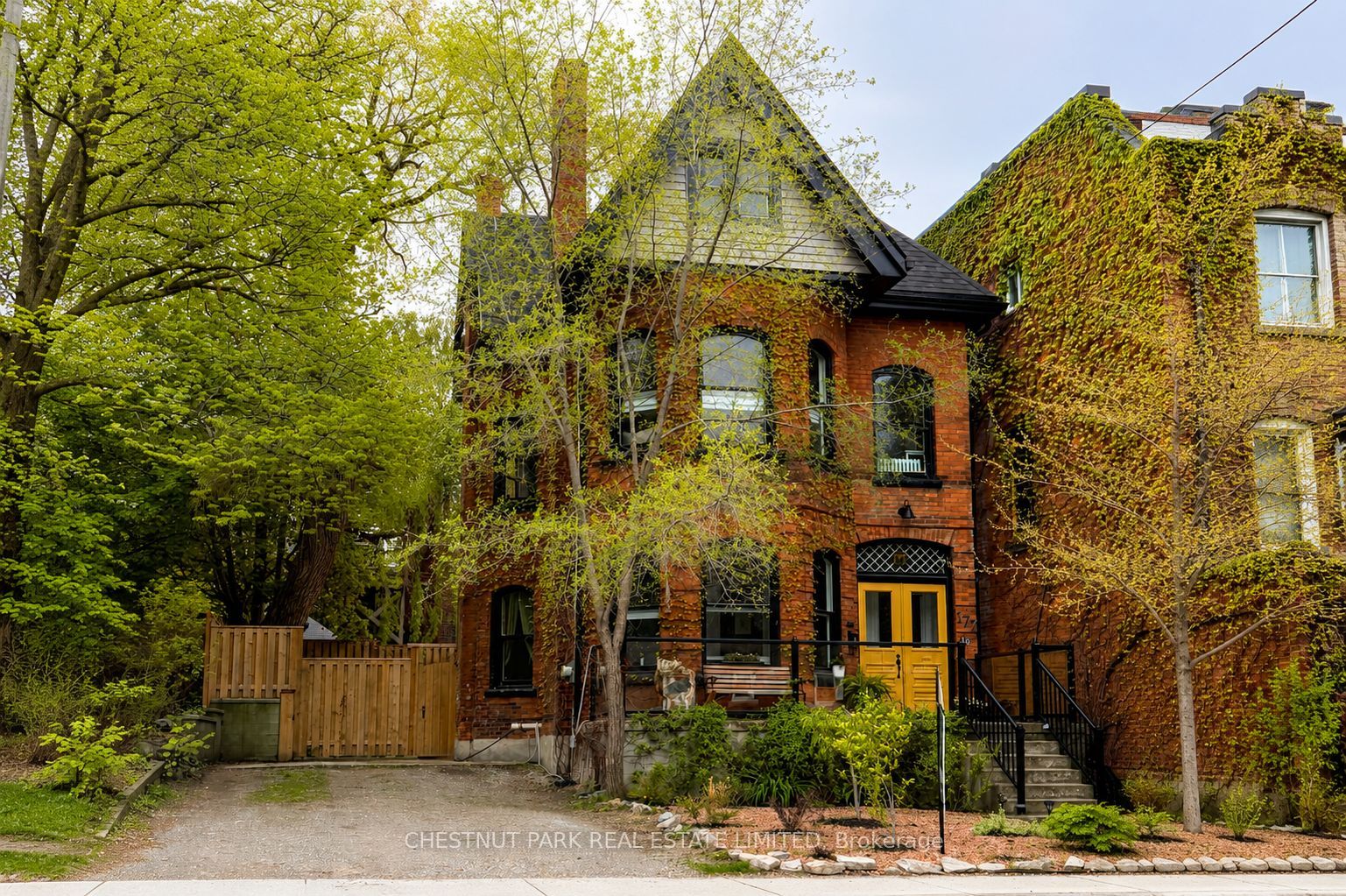 177 Charlton Avenue W, Hamilton, ON L8P 2C8 photo 2