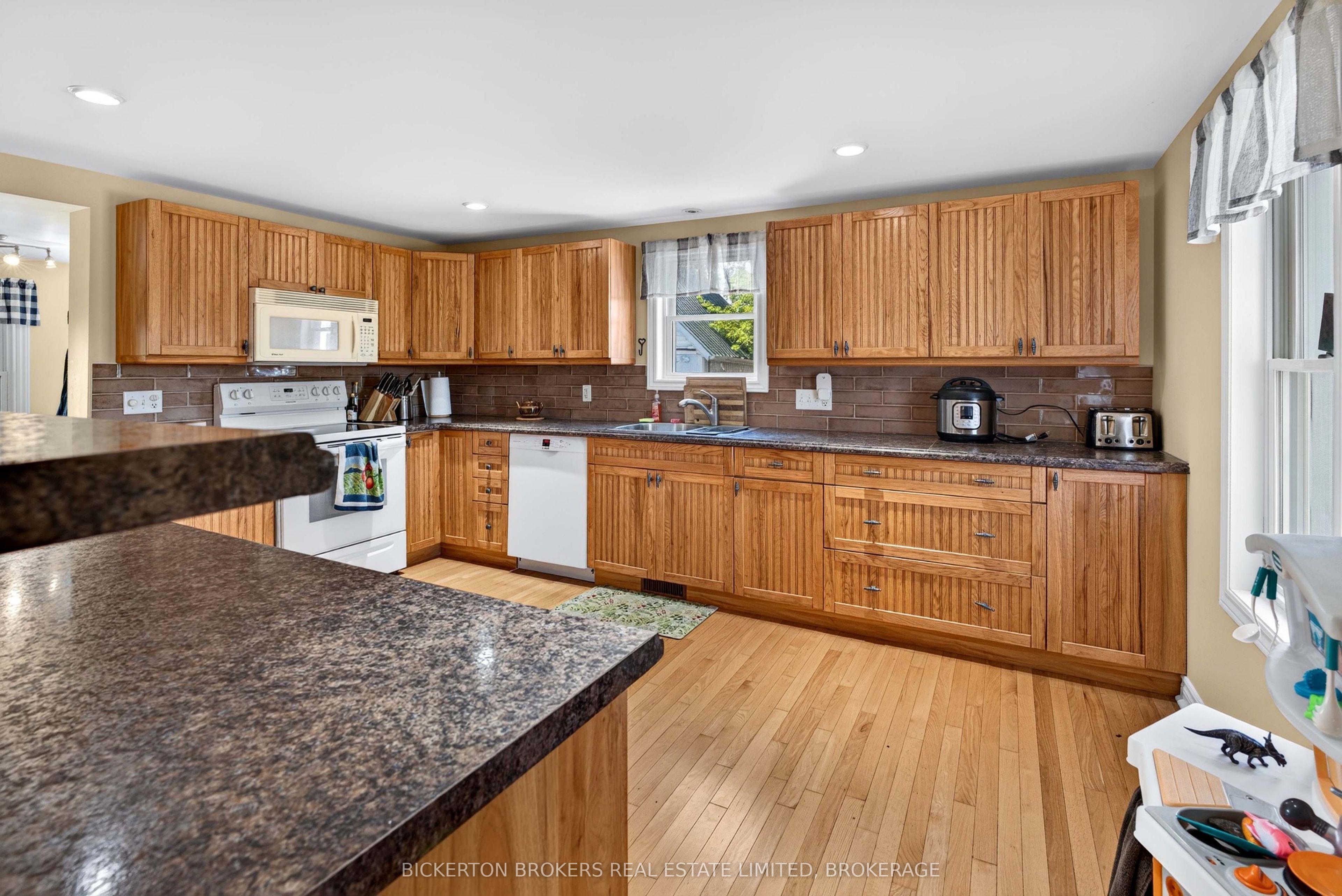 806 Eden Grove Road S, Leeds and the Thousand Islands, ON K0E 1L0 photo 5