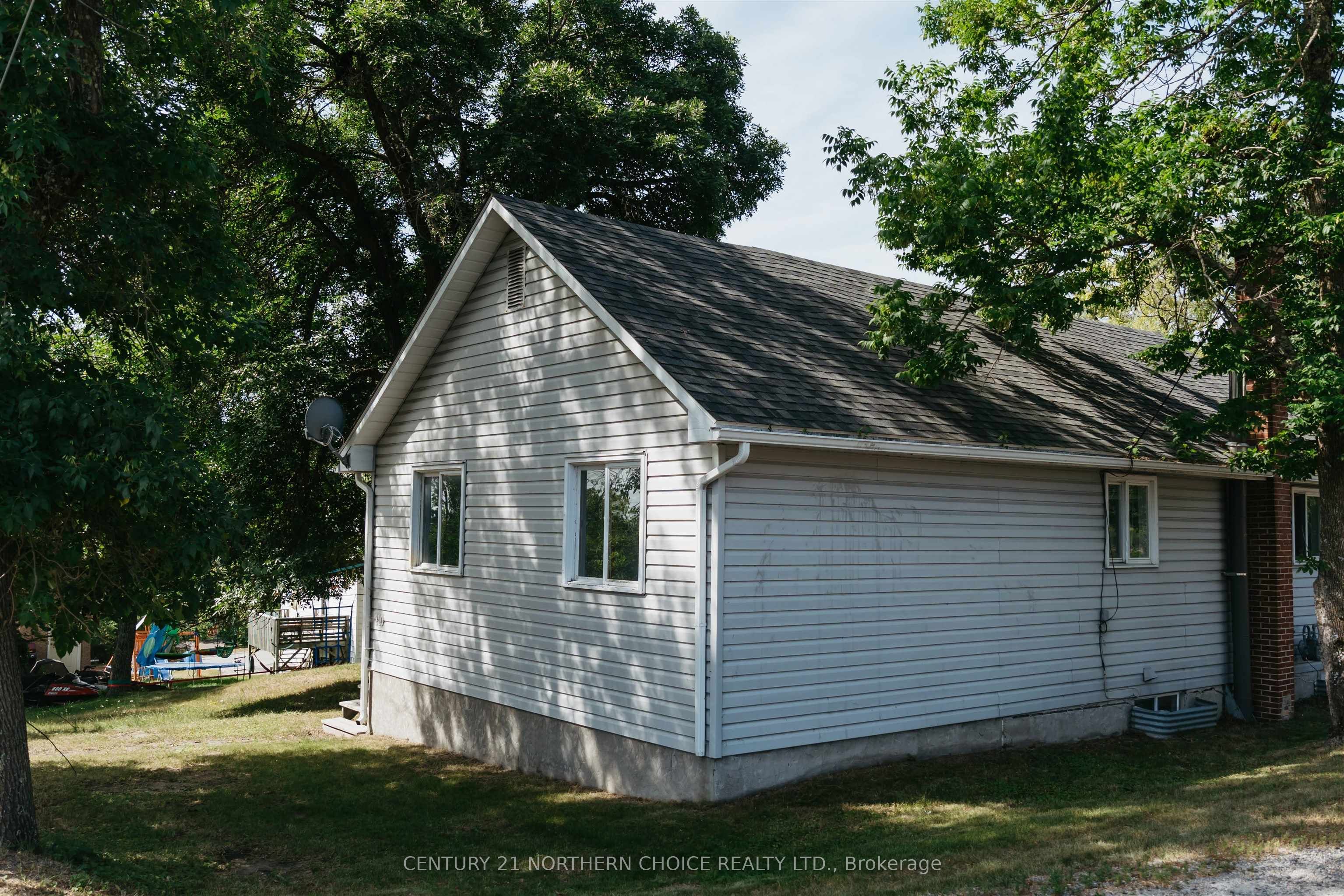 210 Mellick Avenue, Kenora, ON P9N 3C7 photo 2
