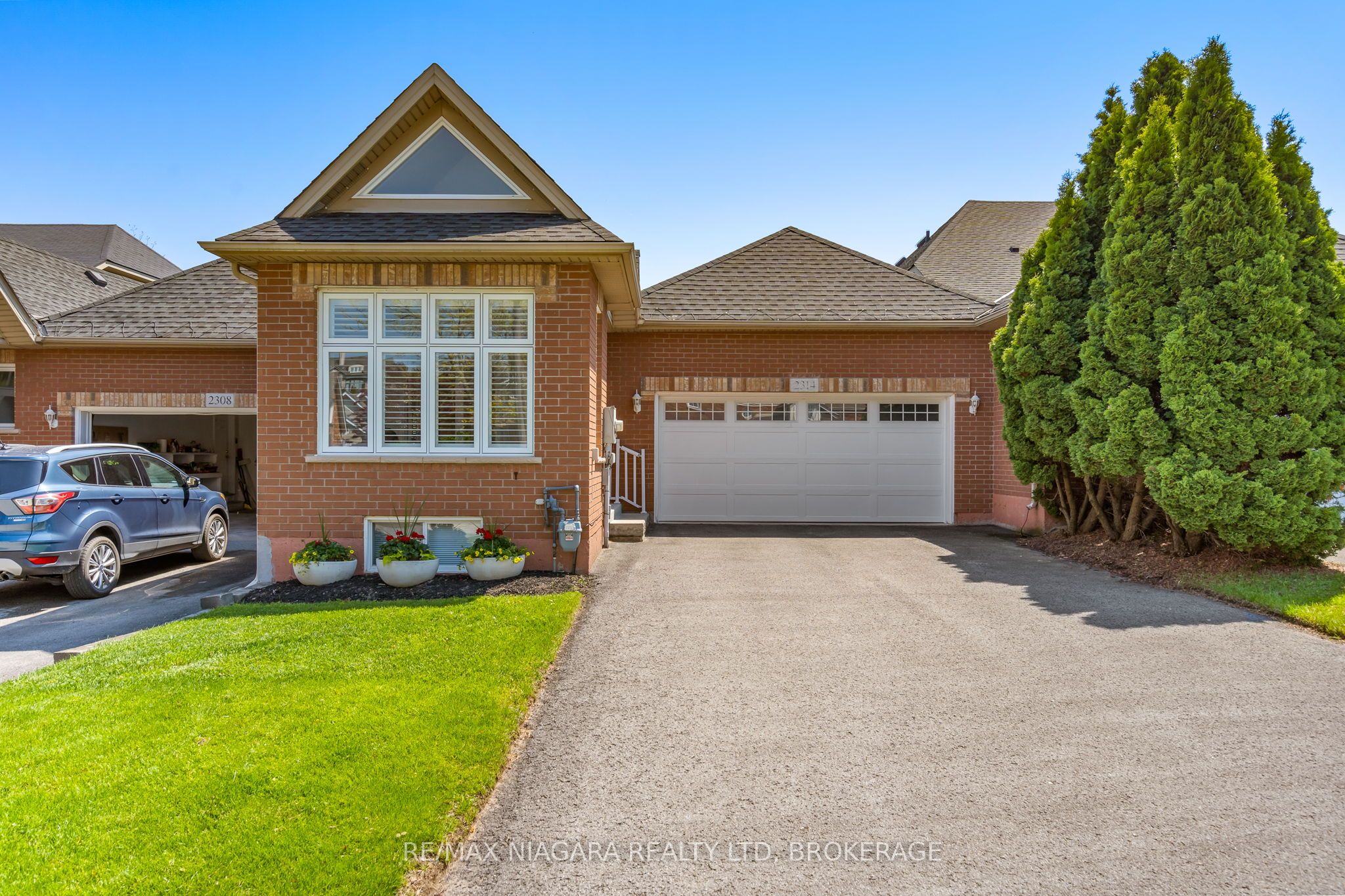 2314 Stonehaven Avenue, Niagara Falls, ON L2J 4K1 photo 2