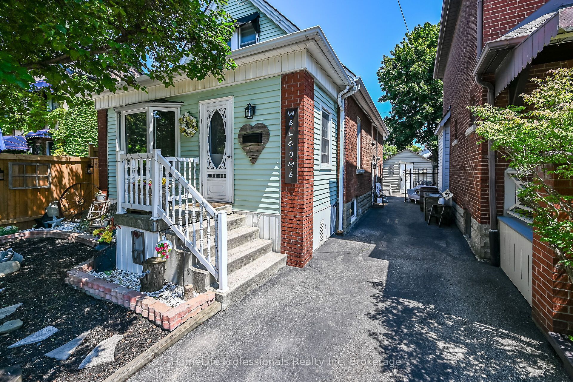 13 Paisley Avenue S, Hamilton, ON L8S 1T8