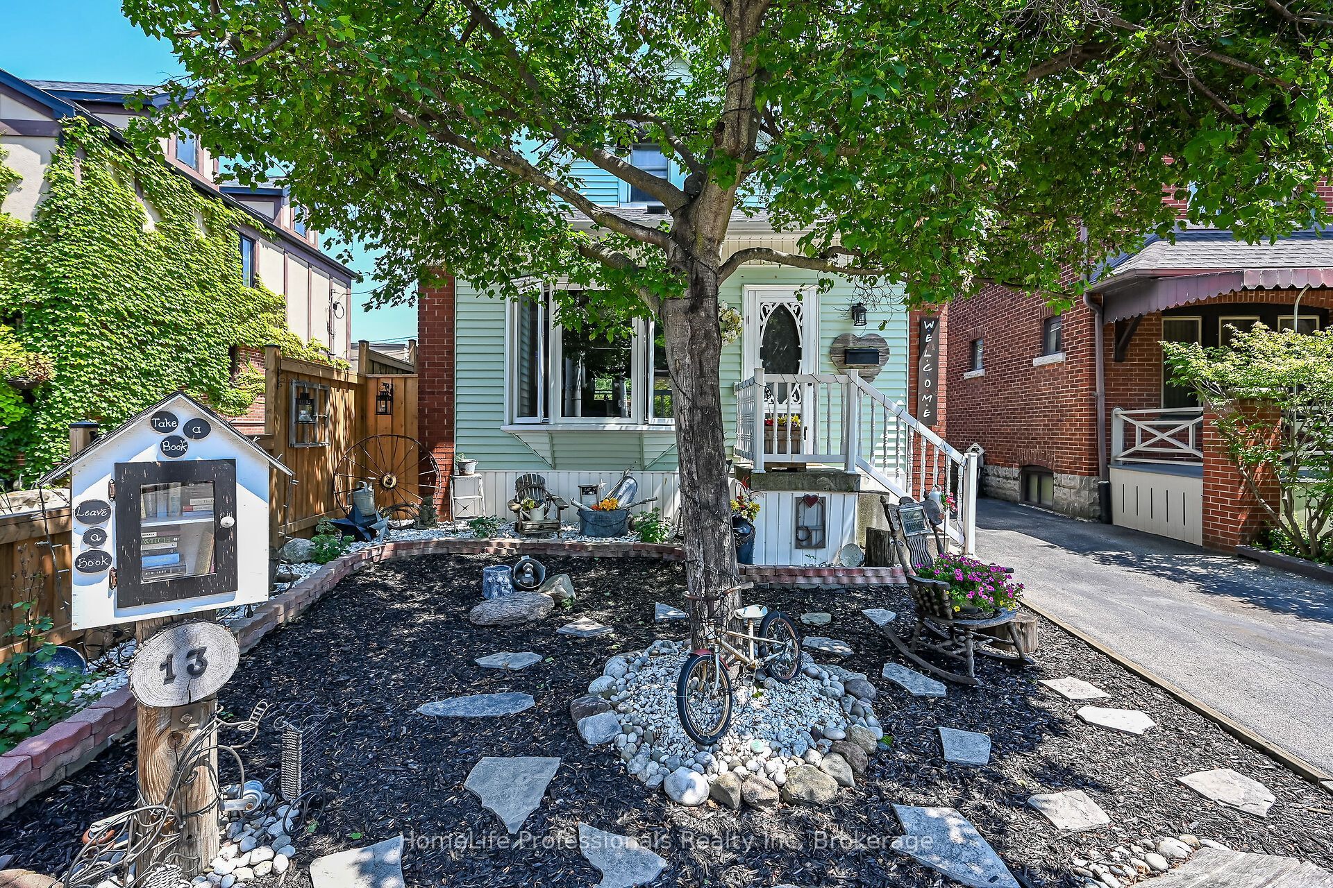 13 Paisley Avenue S, Hamilton, ON L8S 1T8 photo 2