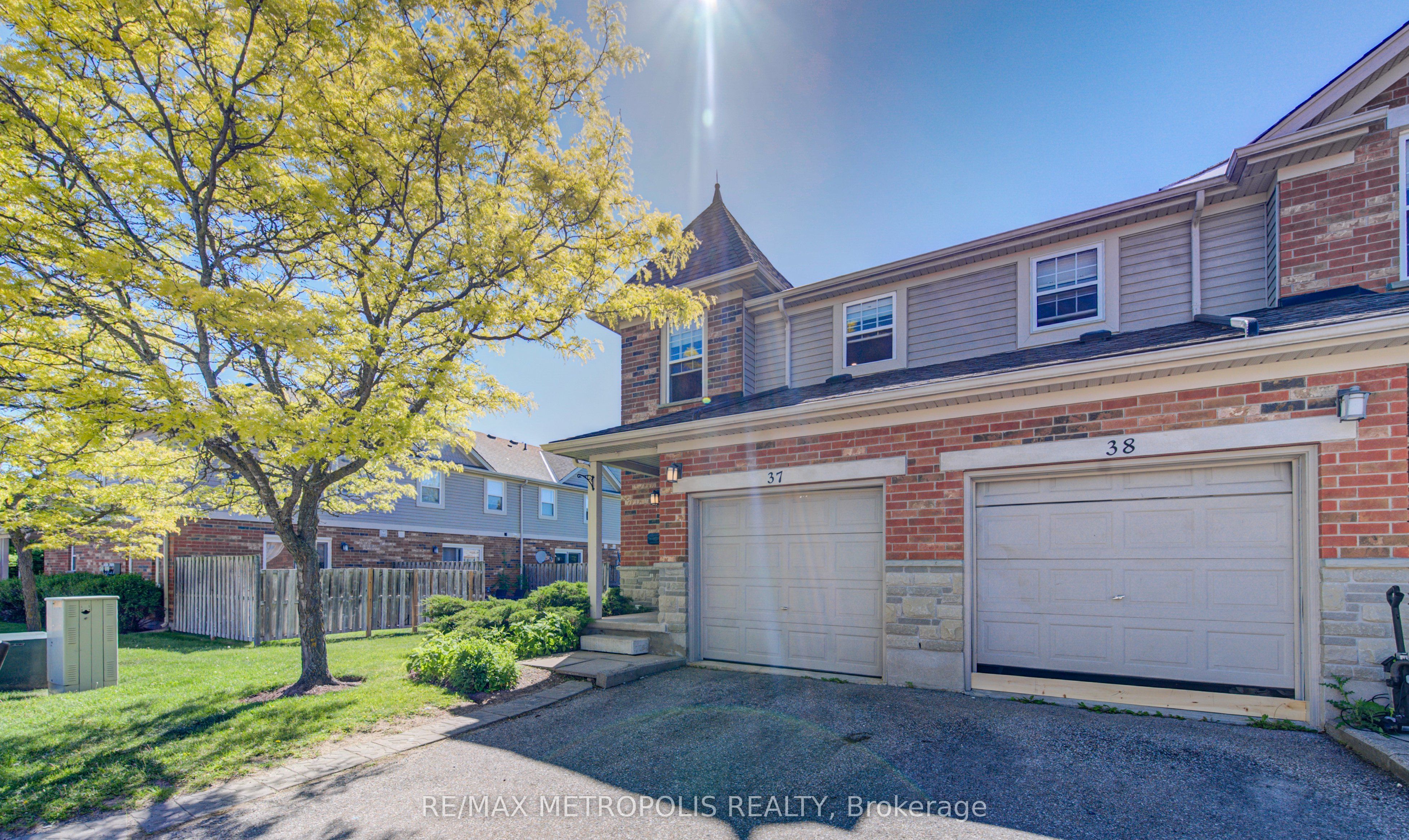 124 GOSLING Gardens 37, Guelph, ON N1G 5K6 photo 2