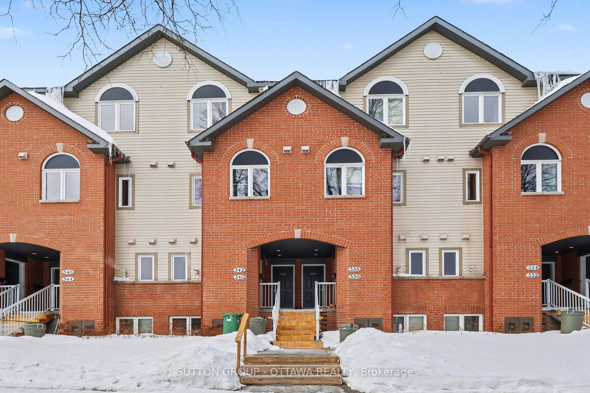 340 London Terrace, Manor Park - Cardinal Glen and Area, ON K1K 2W3 photo 2