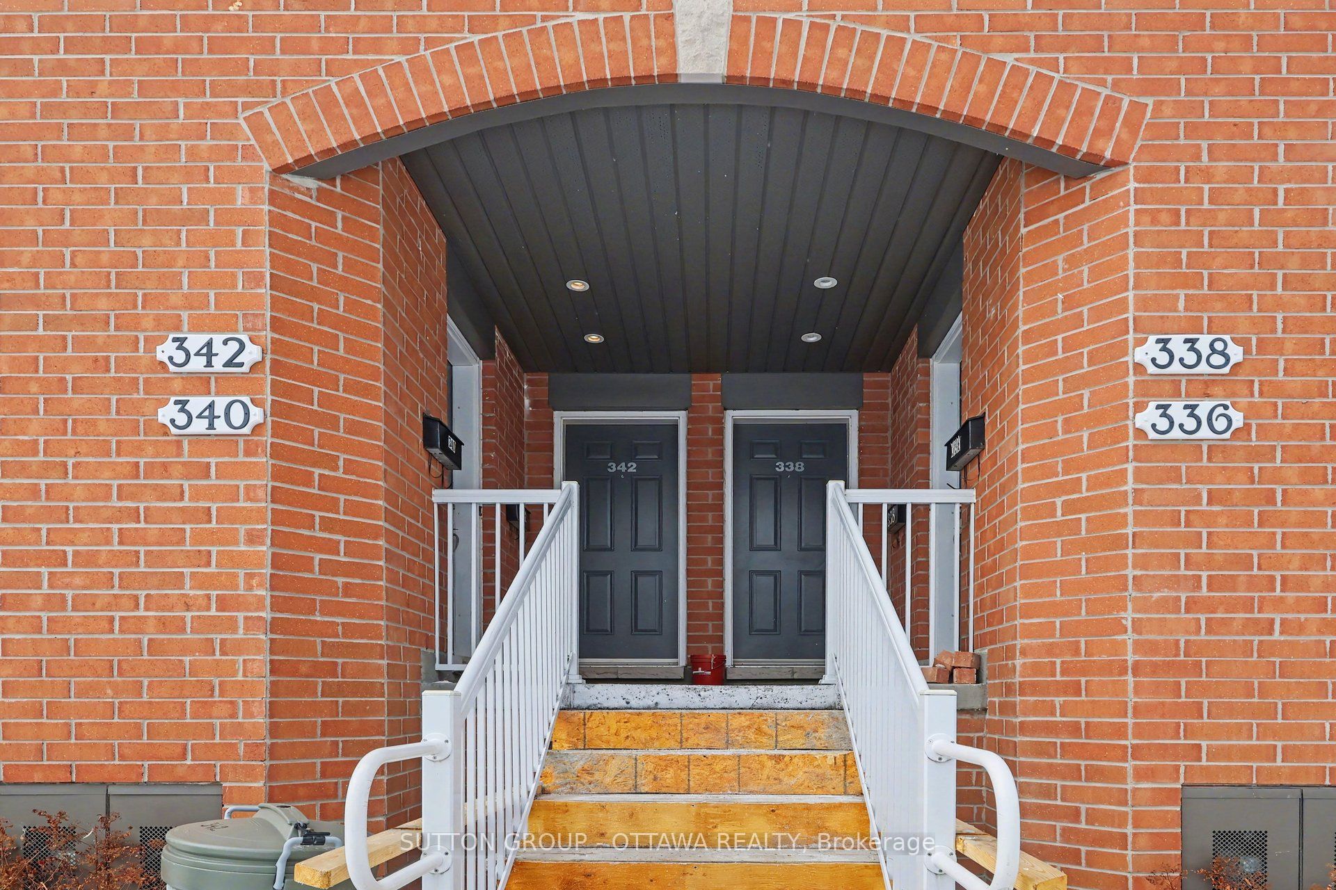 340 London Terrace, Manor Park - Cardinal Glen and Area, ON K1K 2W3 photo 4