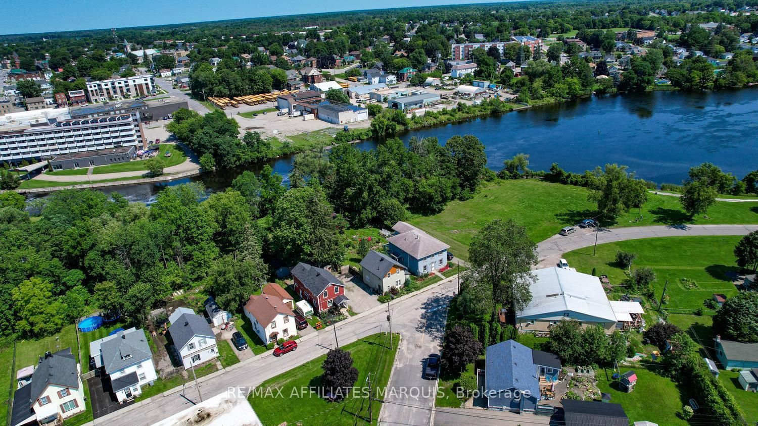 20 RIVER Street, Smiths Falls, ON K7A 3S2 photo 3