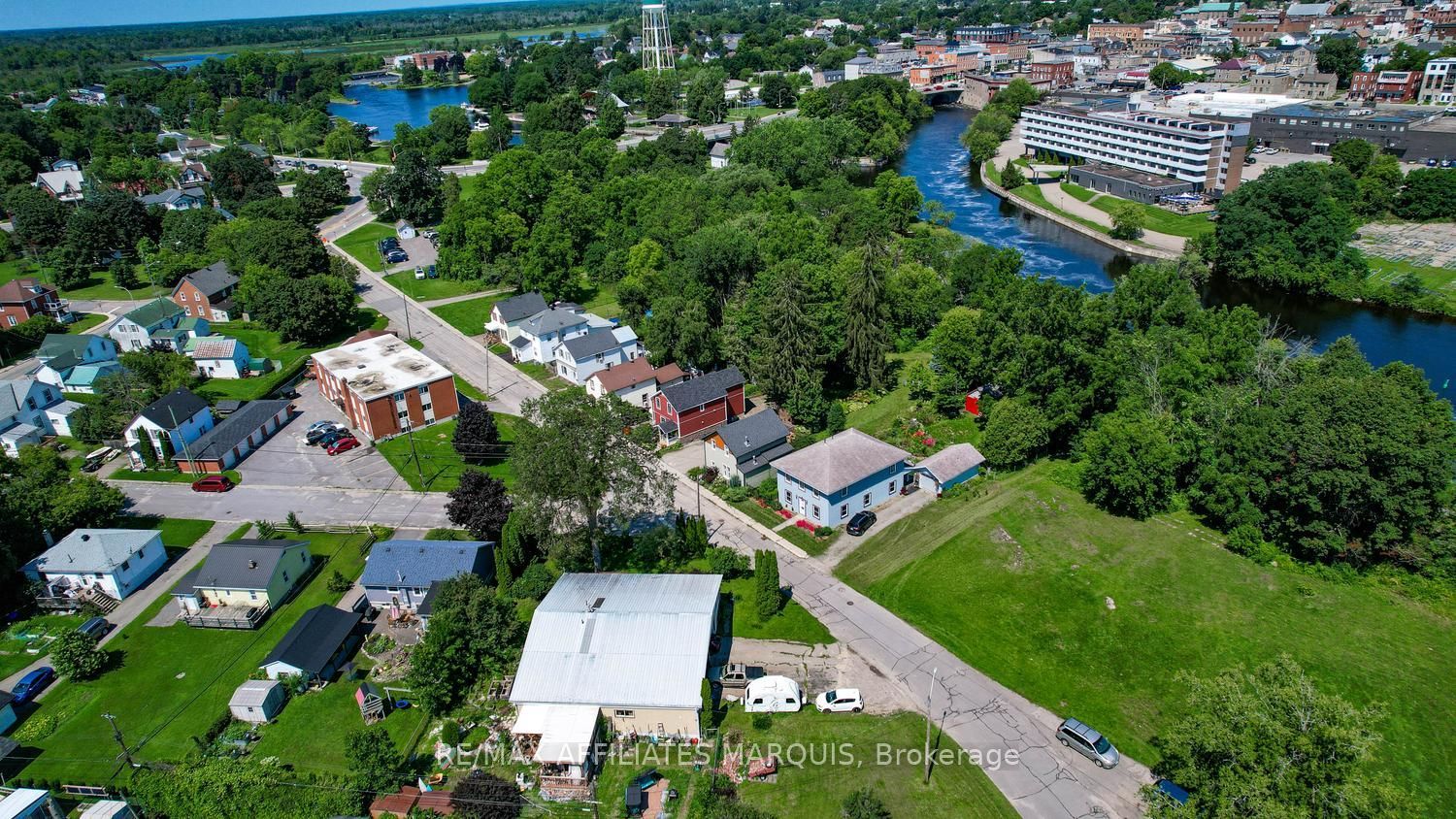 20 RIVER Street, Smiths Falls, ON K7A 3S2 photo 4