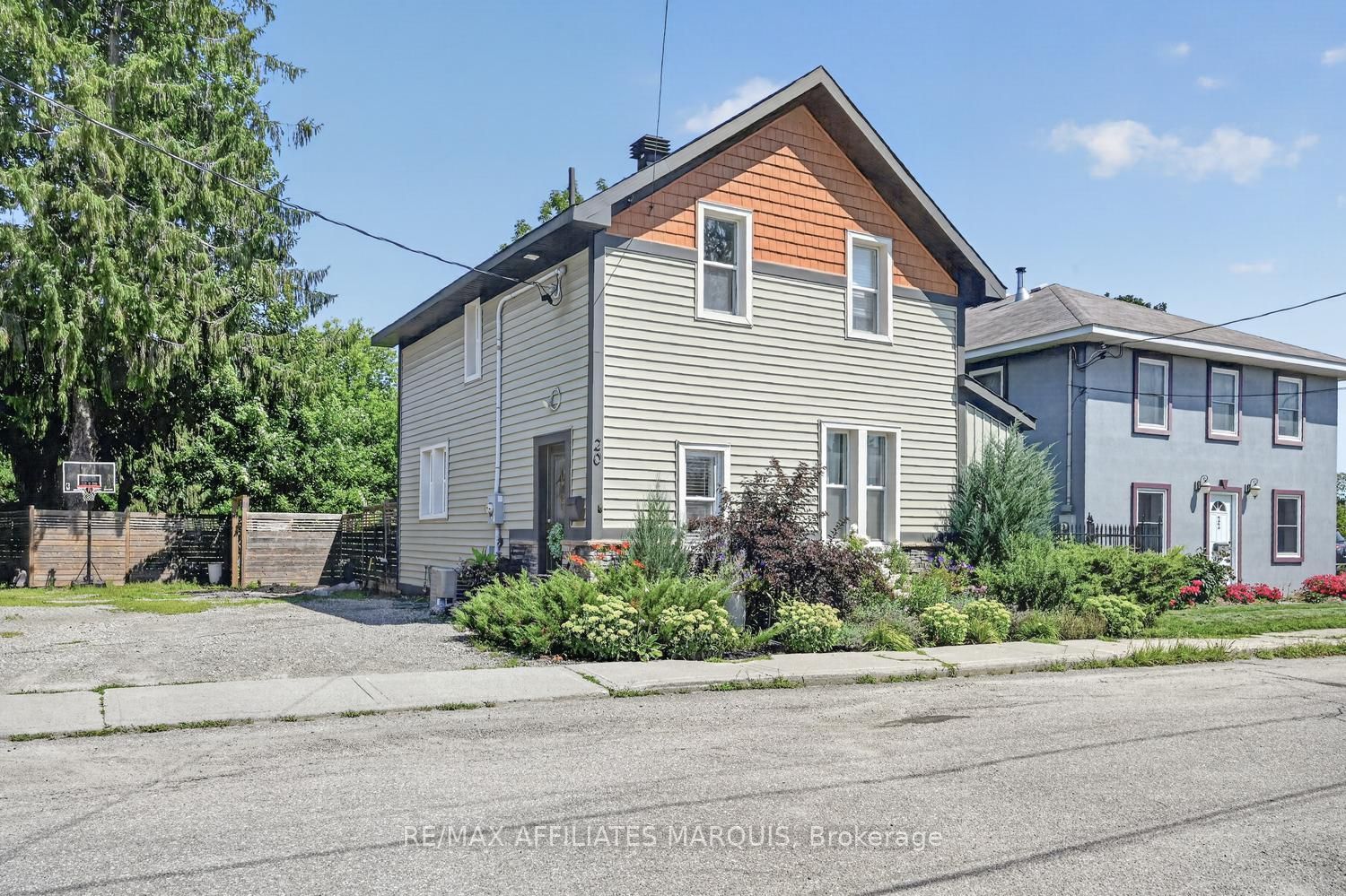 20 RIVER Street, Smiths Falls, ON K7A 3S2 photo 5