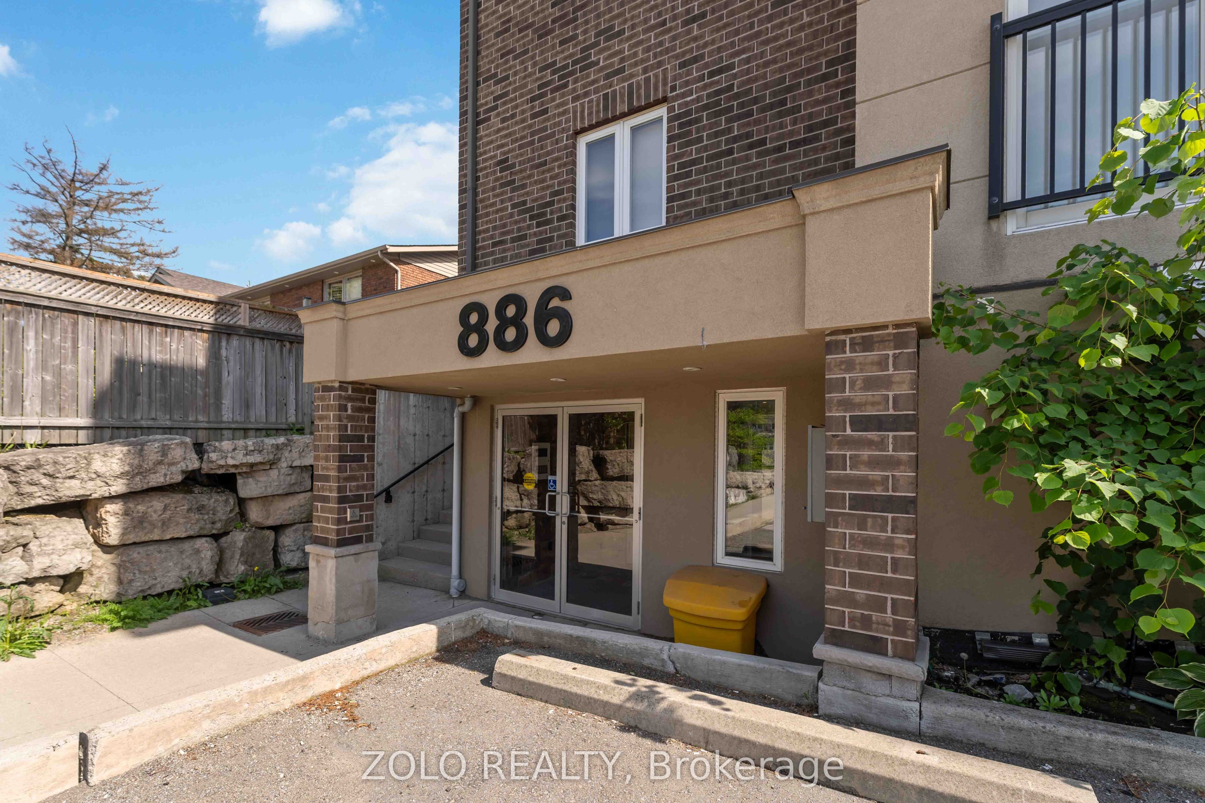886 Golf Links Road 304, Hamilton, ON L9K 1J8 photo 3