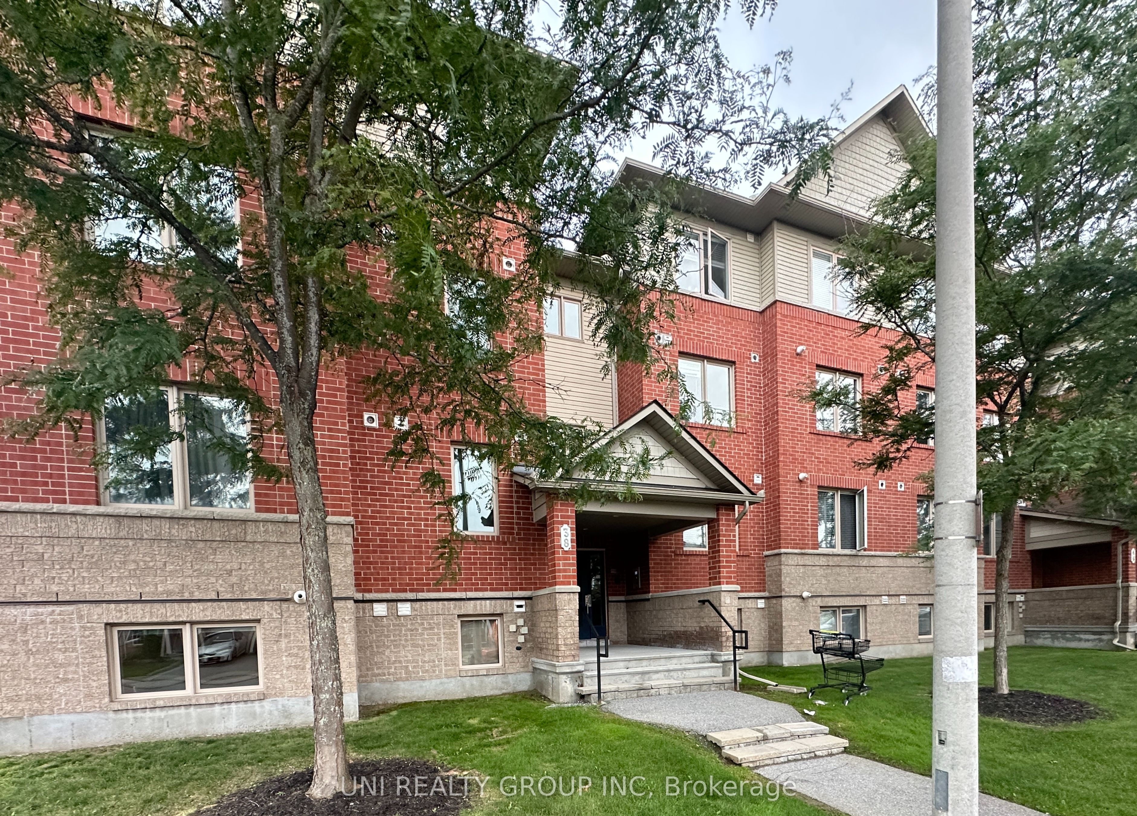 38 BARNSTONE Drive 6, Barrhaven, ON K2J 4R6