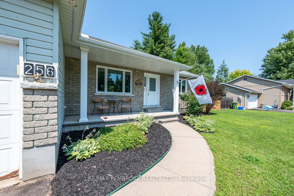 256 Oriole Crescent, Petawawa, ON K8H 0A7 photo 4