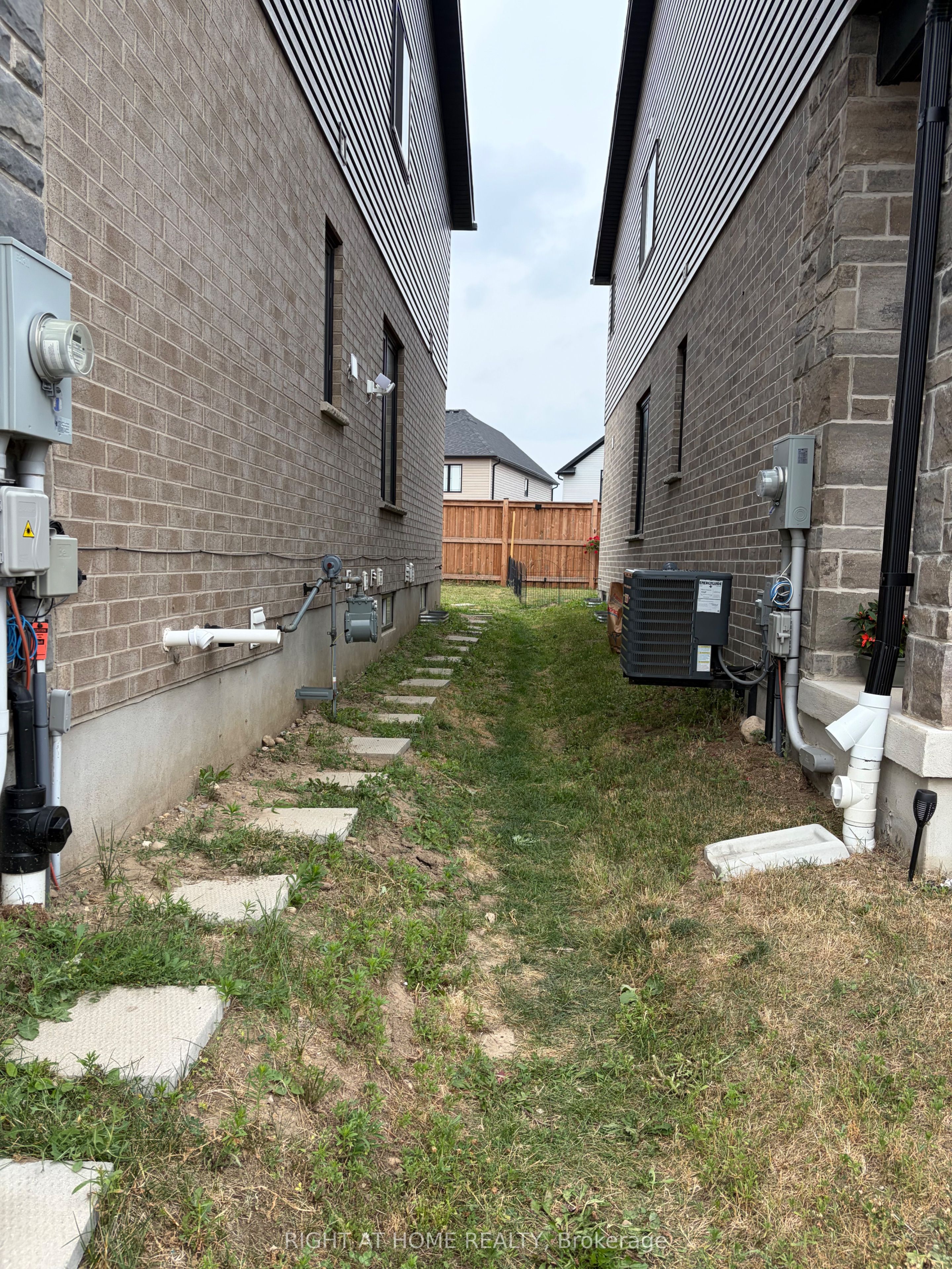 156 Otterbein Road Basement, Kitchener, ON N2B 0A8 photo 2