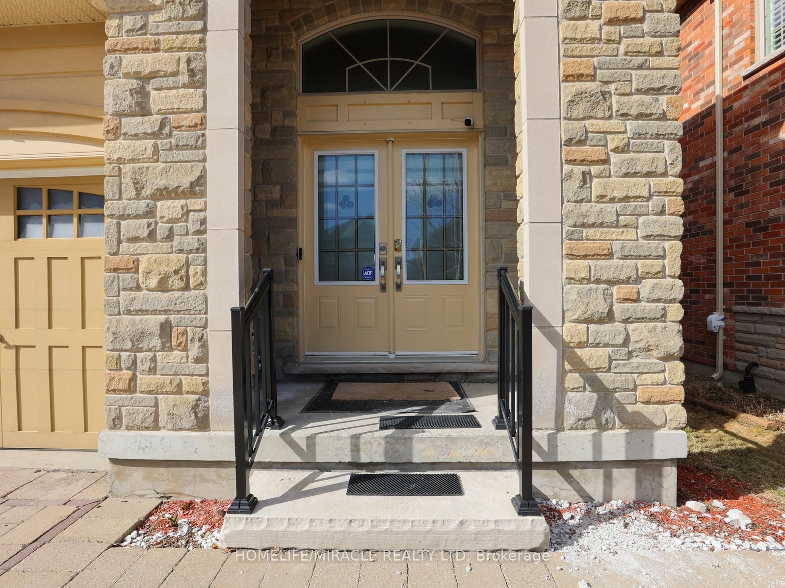 584 Pinery Trail, Waterloo, ON N2V 2Y3 photo 4