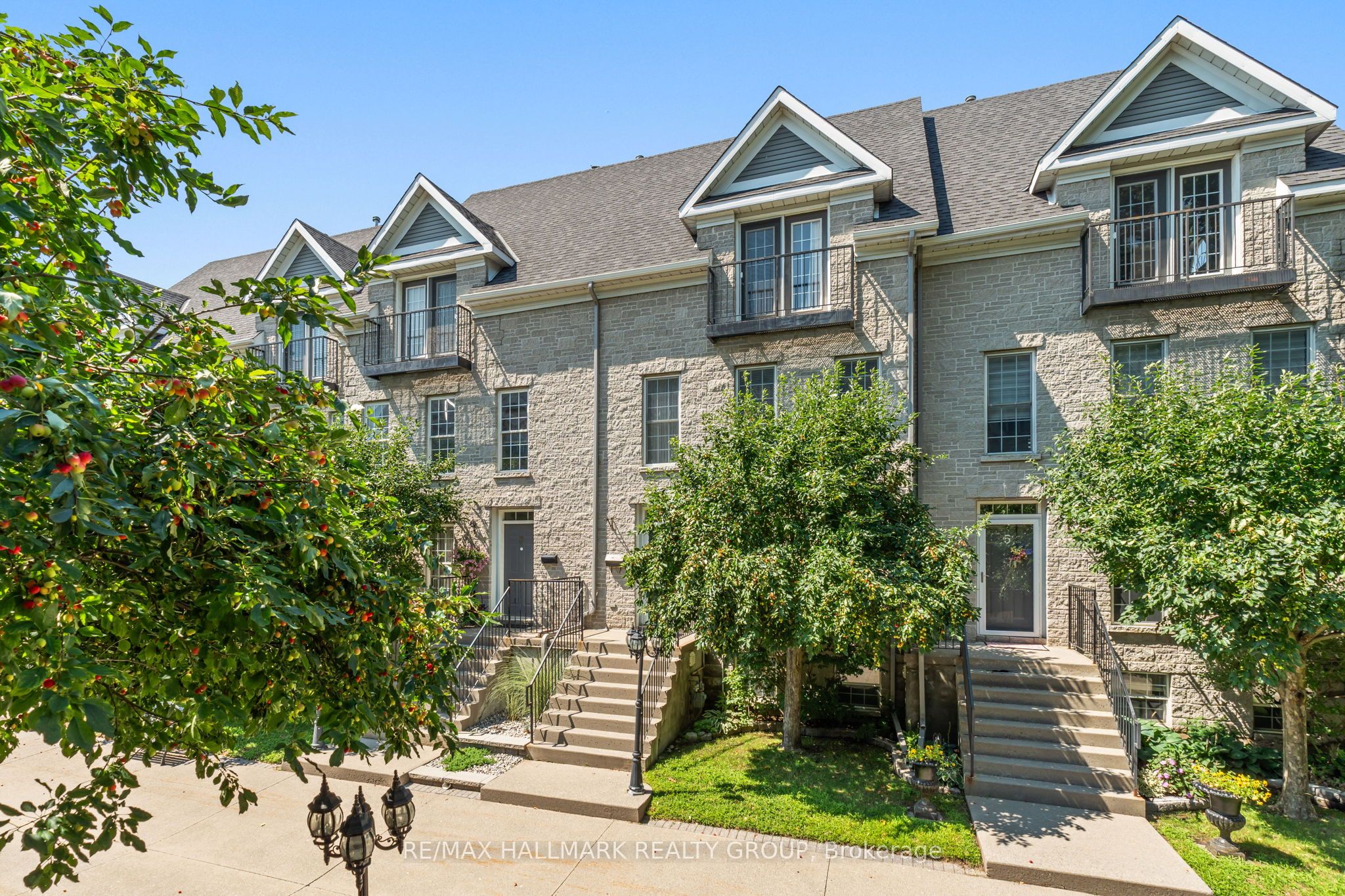 4 Sherman Lane, Brockville, ON K6V 7M1 photo 2