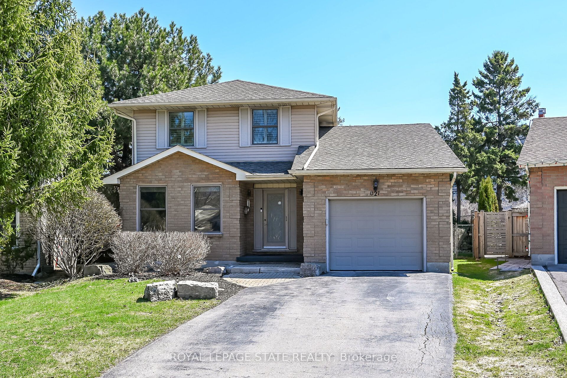 621 Tomahawk Crescent, Hamilton, ON L9G 3T4 photo 2