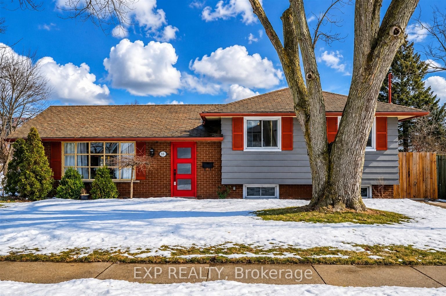 33 FAIRLAWN Road, Kitchener, ON N2C 1X8 photo 3