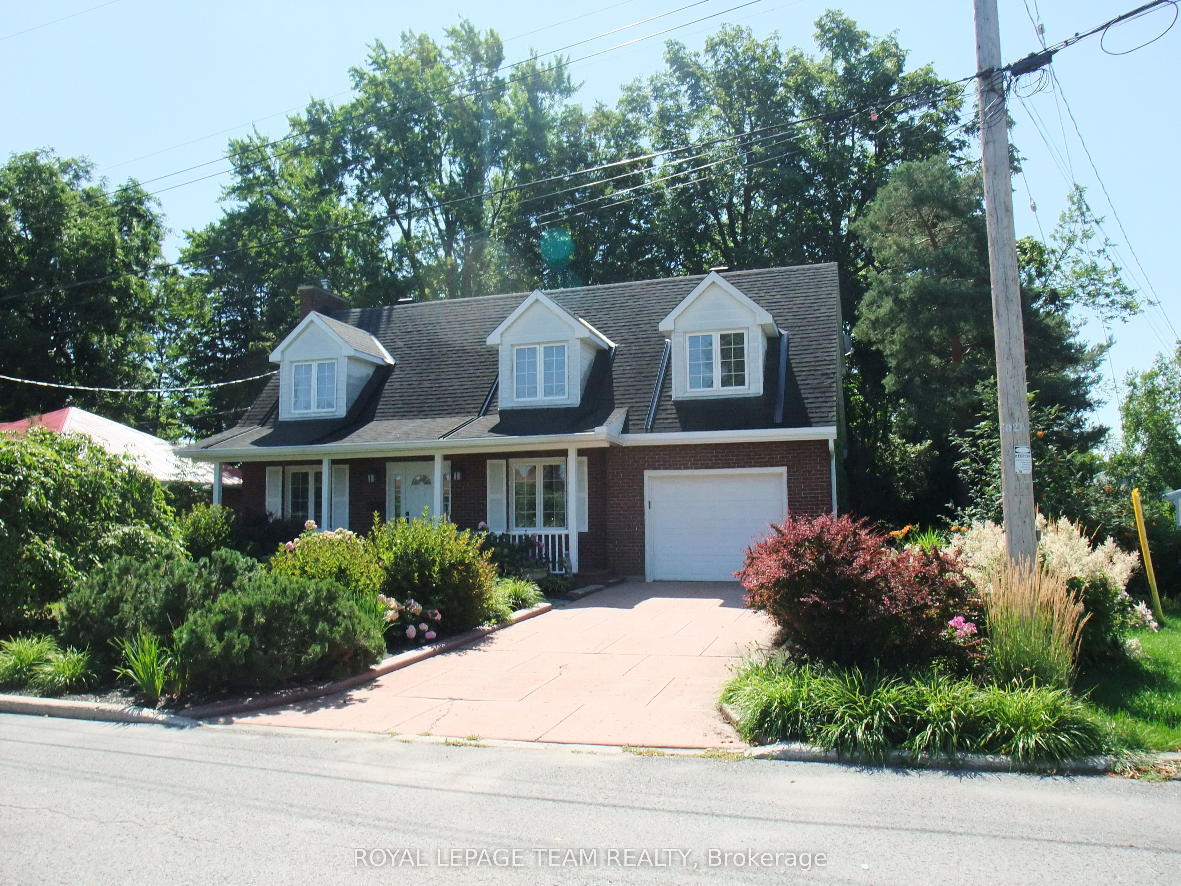 32 Gary Crescent, Arnprior, ON K7S 2R3