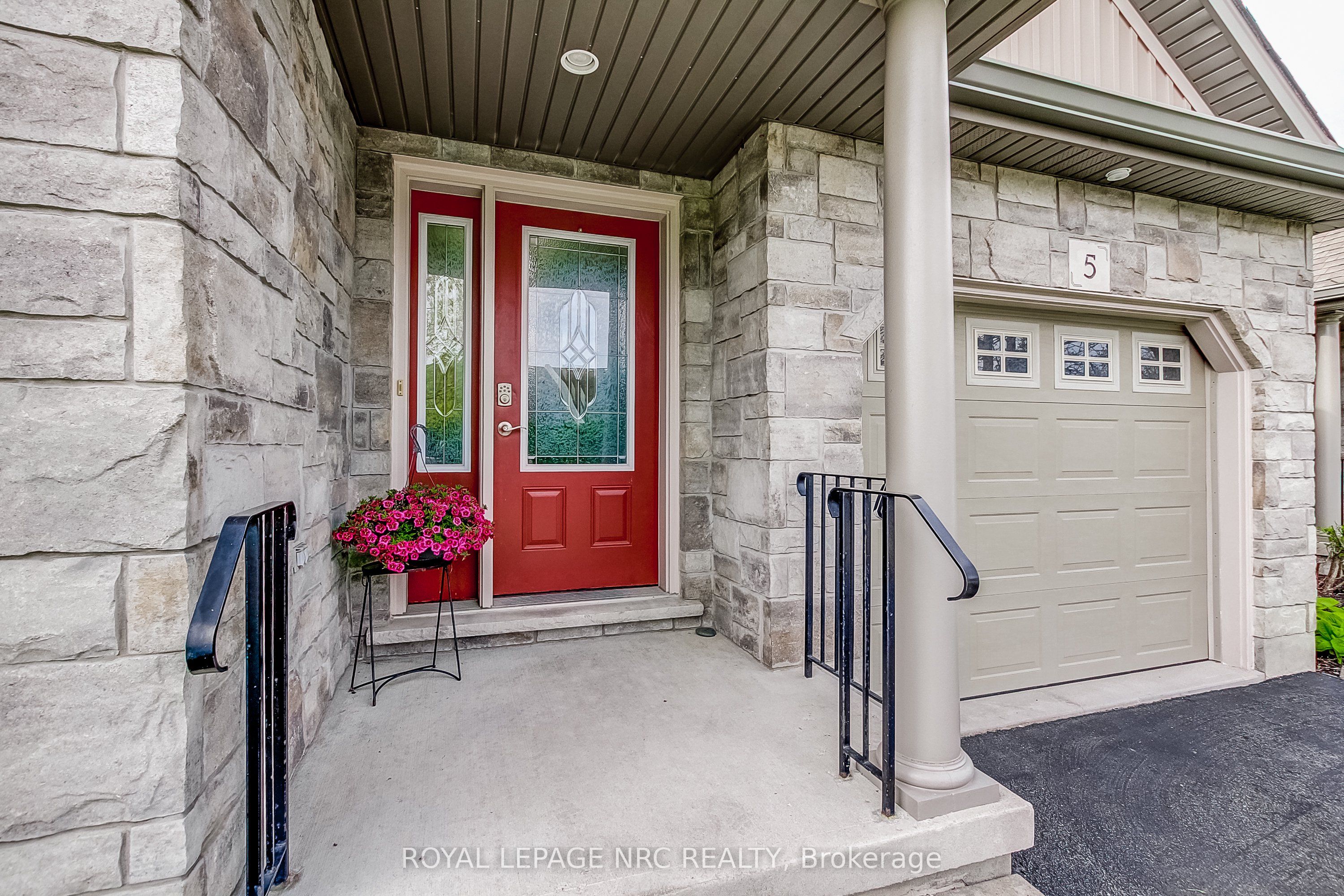 5 Rose Glen Crescent, Niagara-on-the-Lake, ON L0S 1J0 photo 3