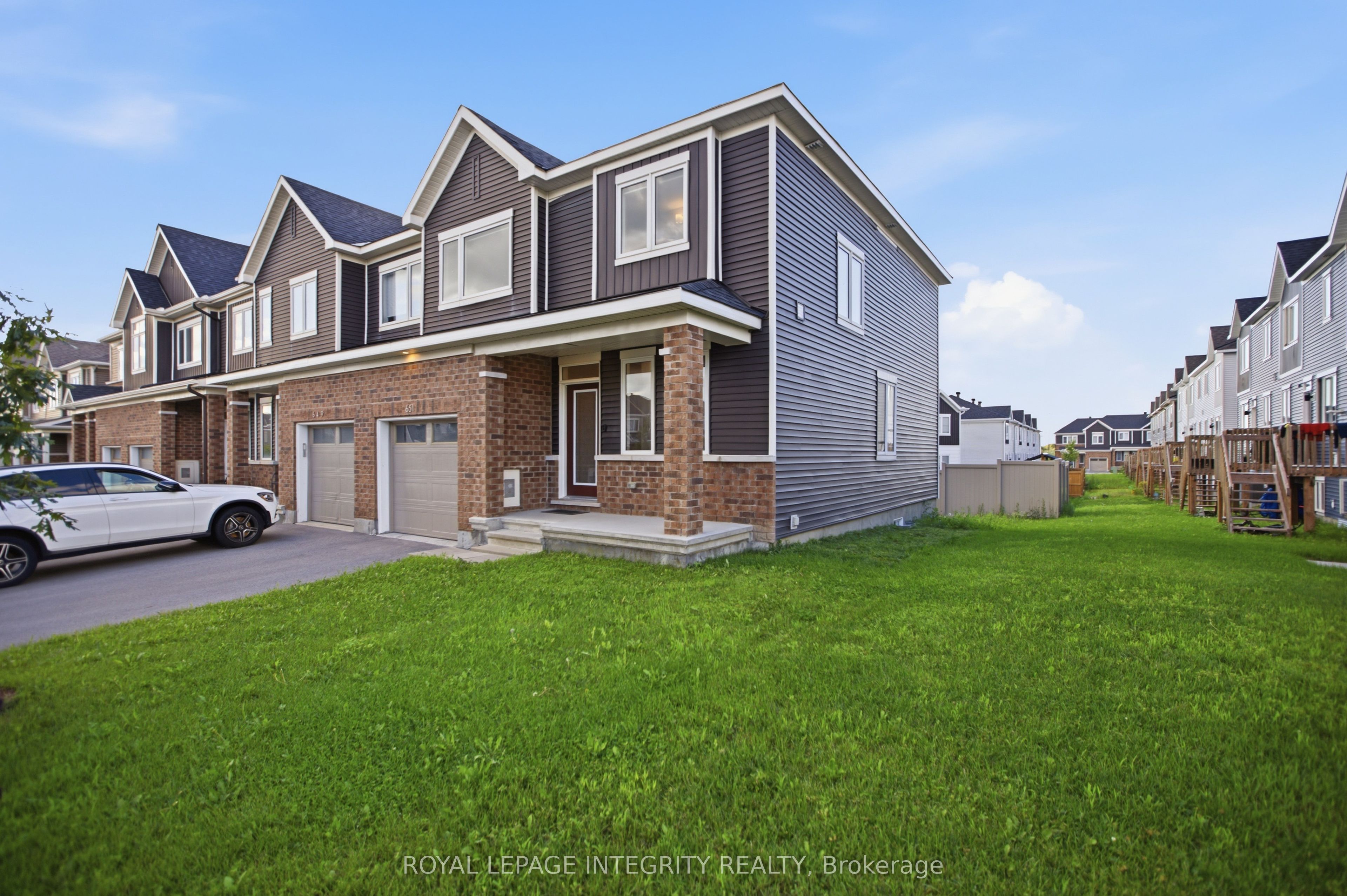651 Chillerton Drive, Barrhaven, ON K2J 6C6 photo 2