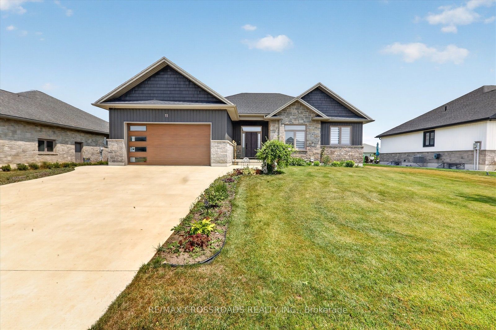 11 Mctavish Crescent, Huron-Kinloss, ON N0G 2R0 photo 2