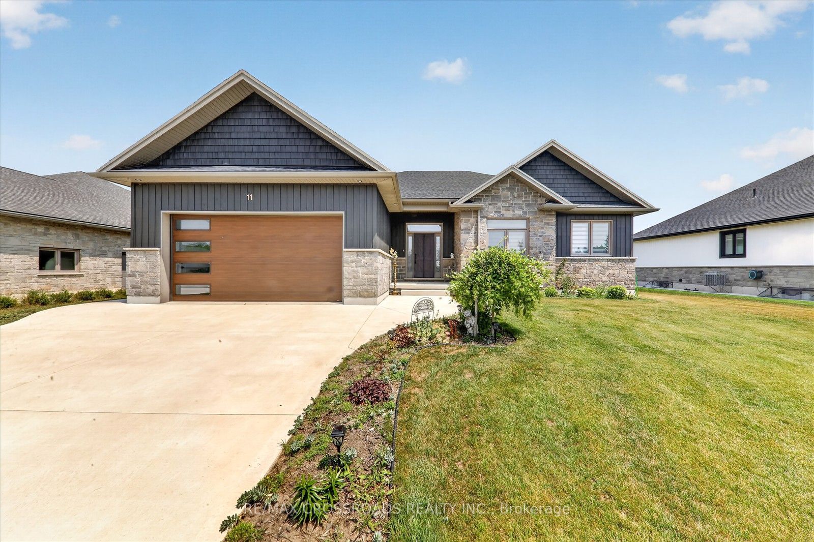 11 Mctavish Crescent, Huron-Kinloss, ON N0G 2R0 photo 3