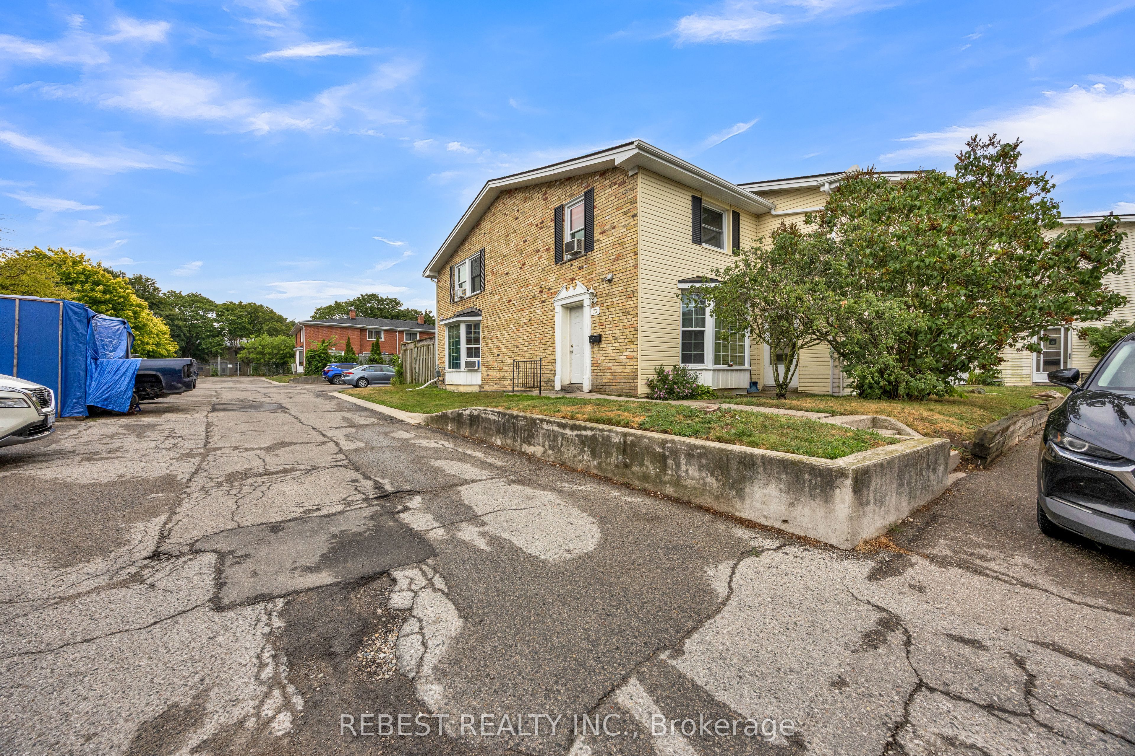 73 Arbour Glen Crescent 1, London East, ON N5Y 1Z9