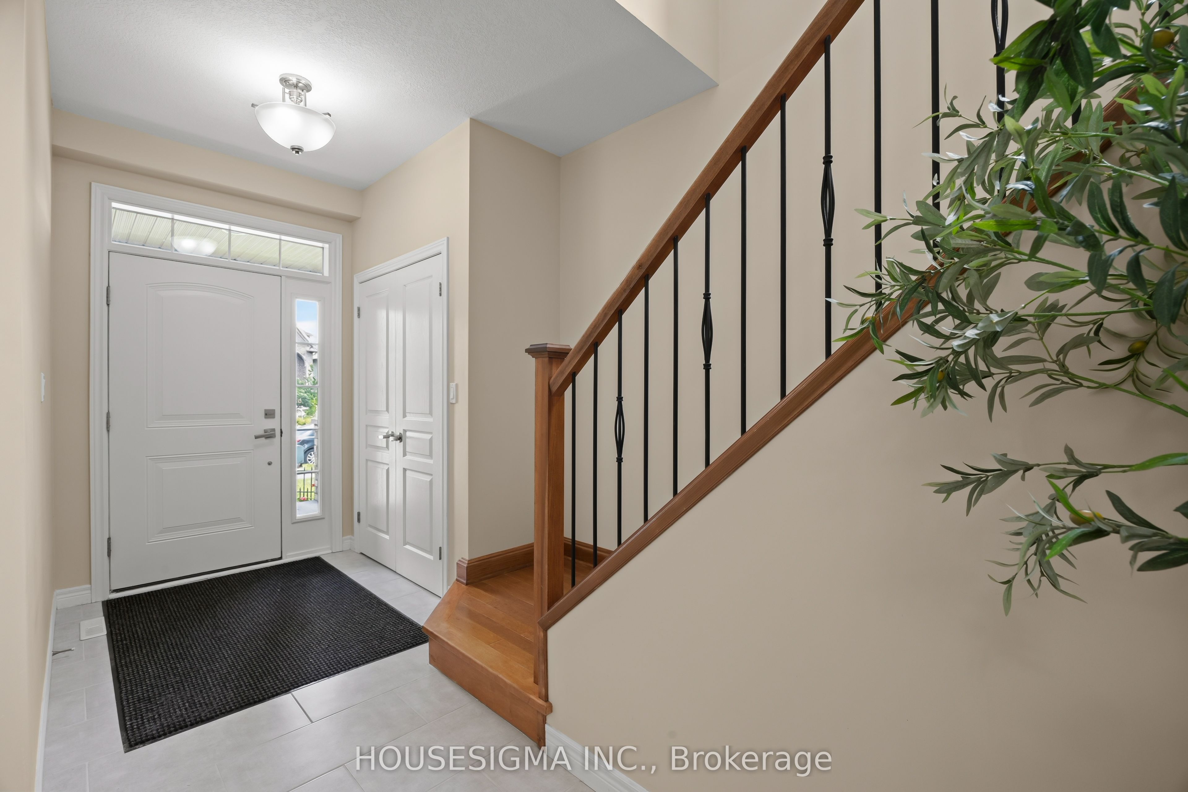 1939 Jubilee Drive, London North, ON N6G 0H6 photo 2