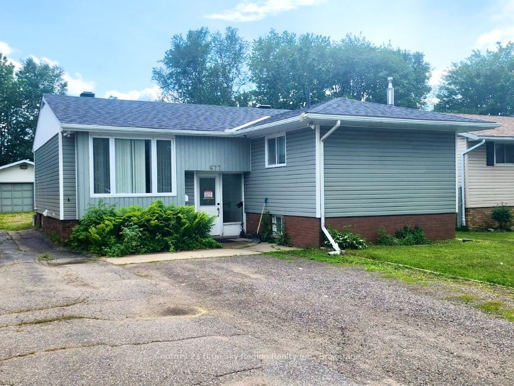 677 Tackaberry Drive, North Bay, ON P1B 8R1 photo 2