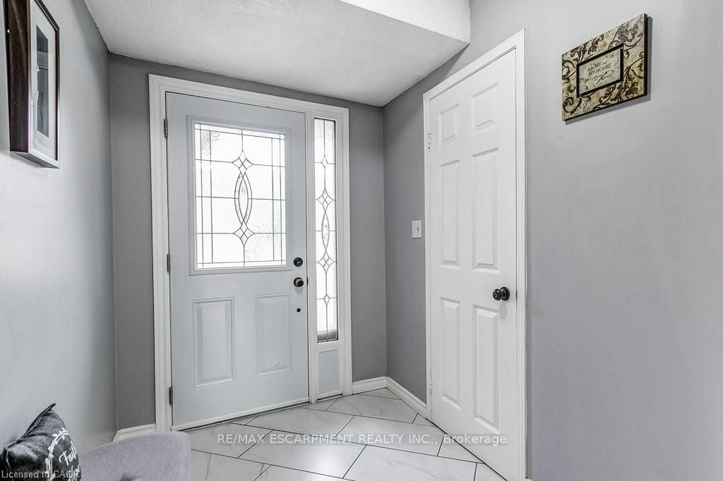 391 STONE CHURCH Road E 22, Hamilton, ON L9B 2H2 photo 4
