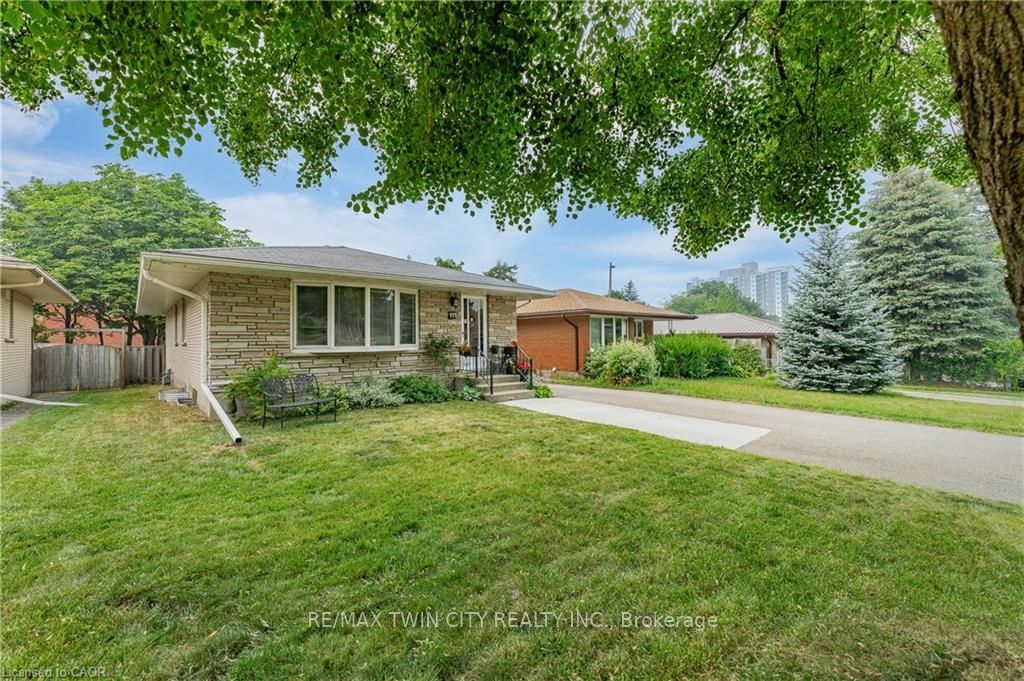 111 Kimberly Crescent, Cambridge, ON N2E 1C8 photo 2