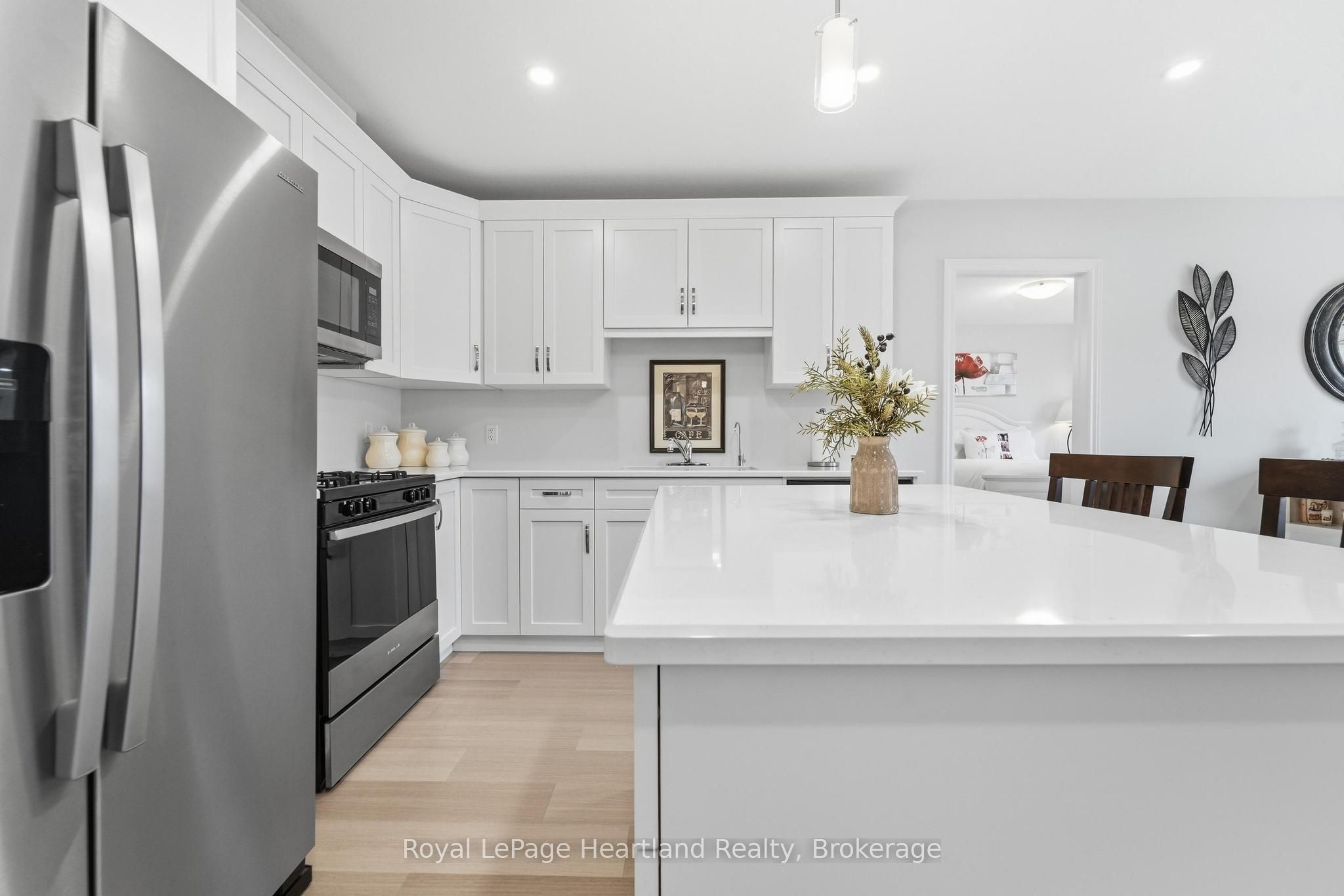 251 Lakebreeze Drive, Ashfield-Colborne-Wawanosh, ON N7A 0B9 photo 5